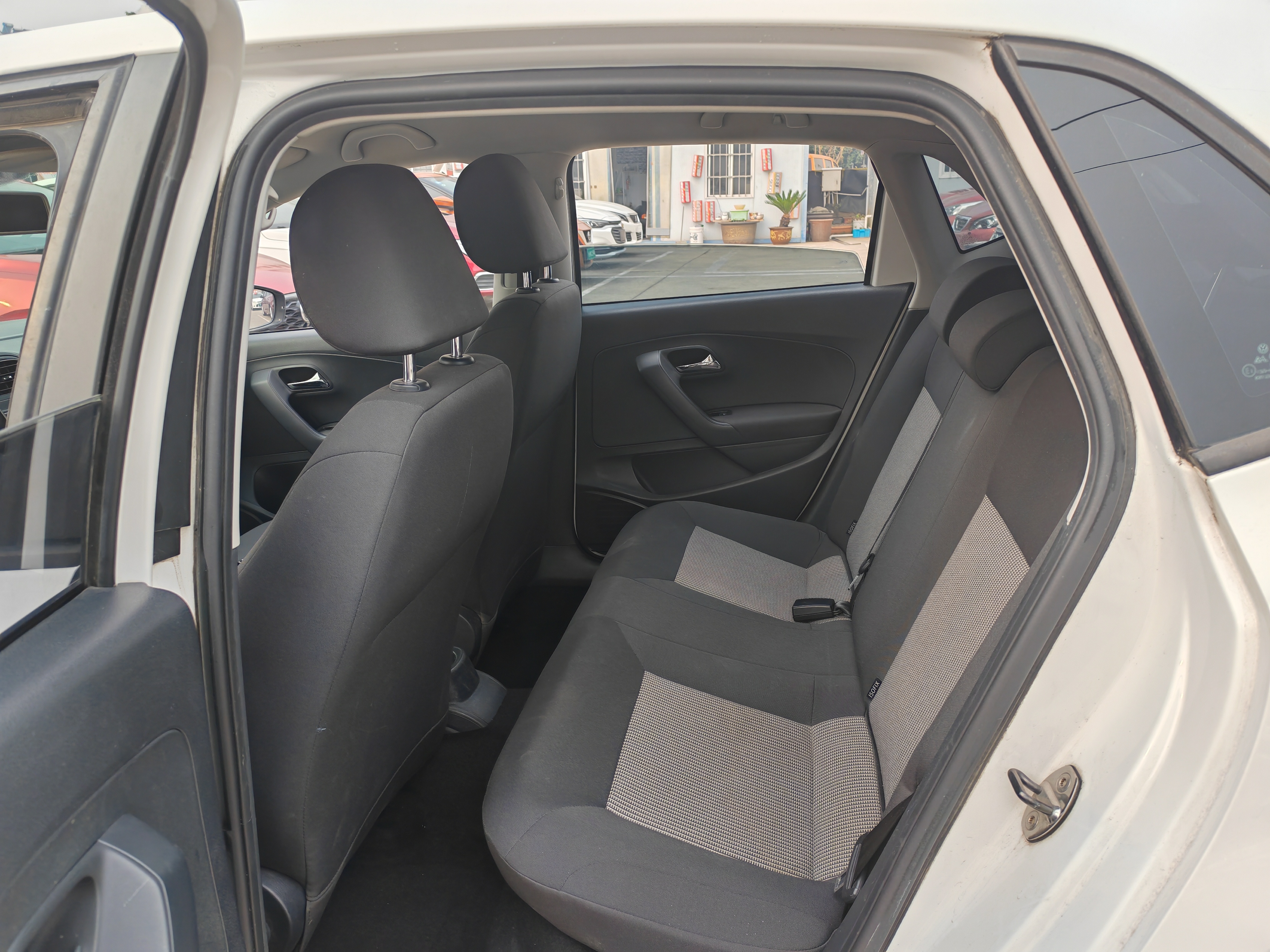 Volkswagen Polo 2016 car image #18