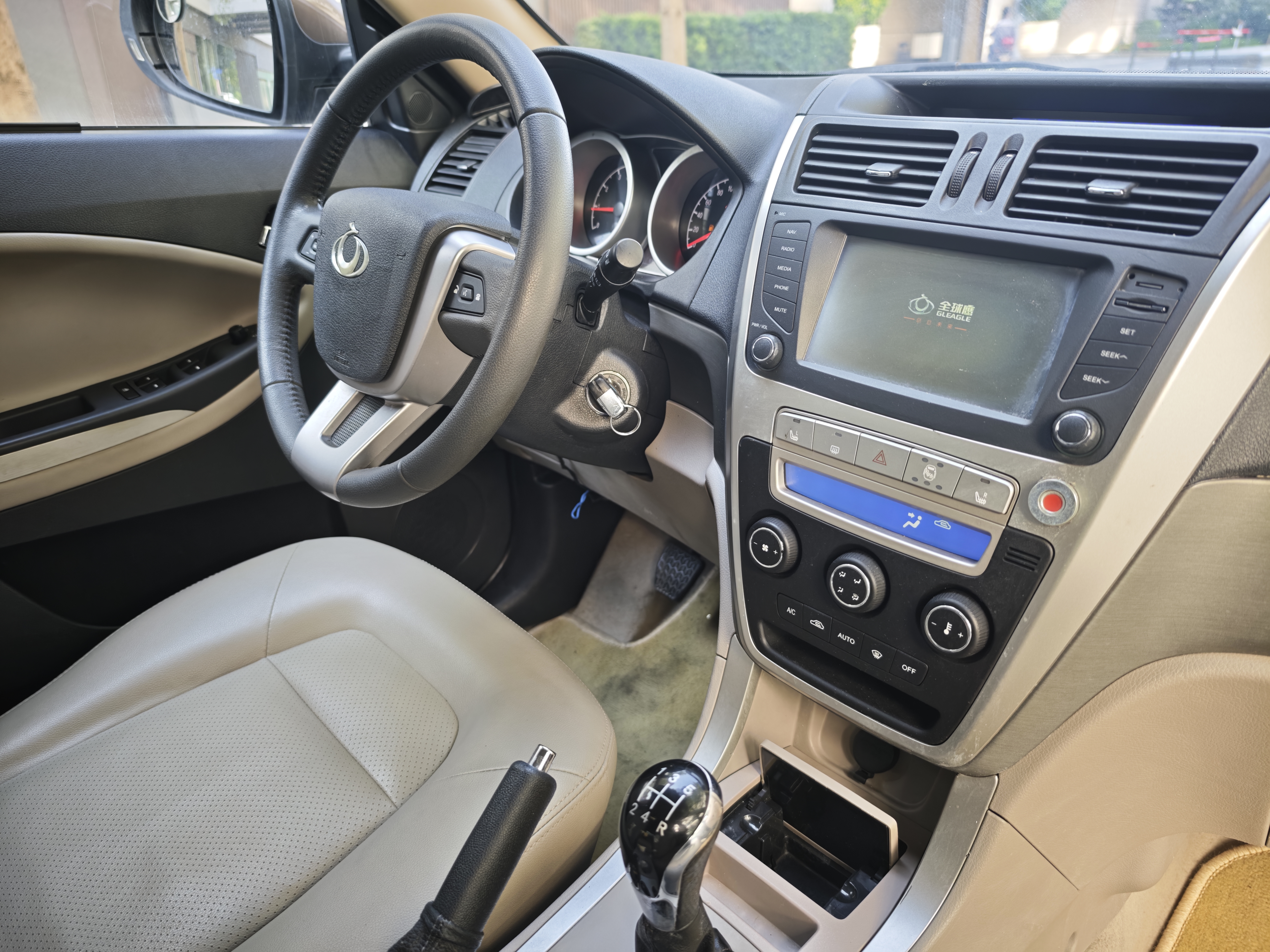 GEELY GX7 2012 car image #18