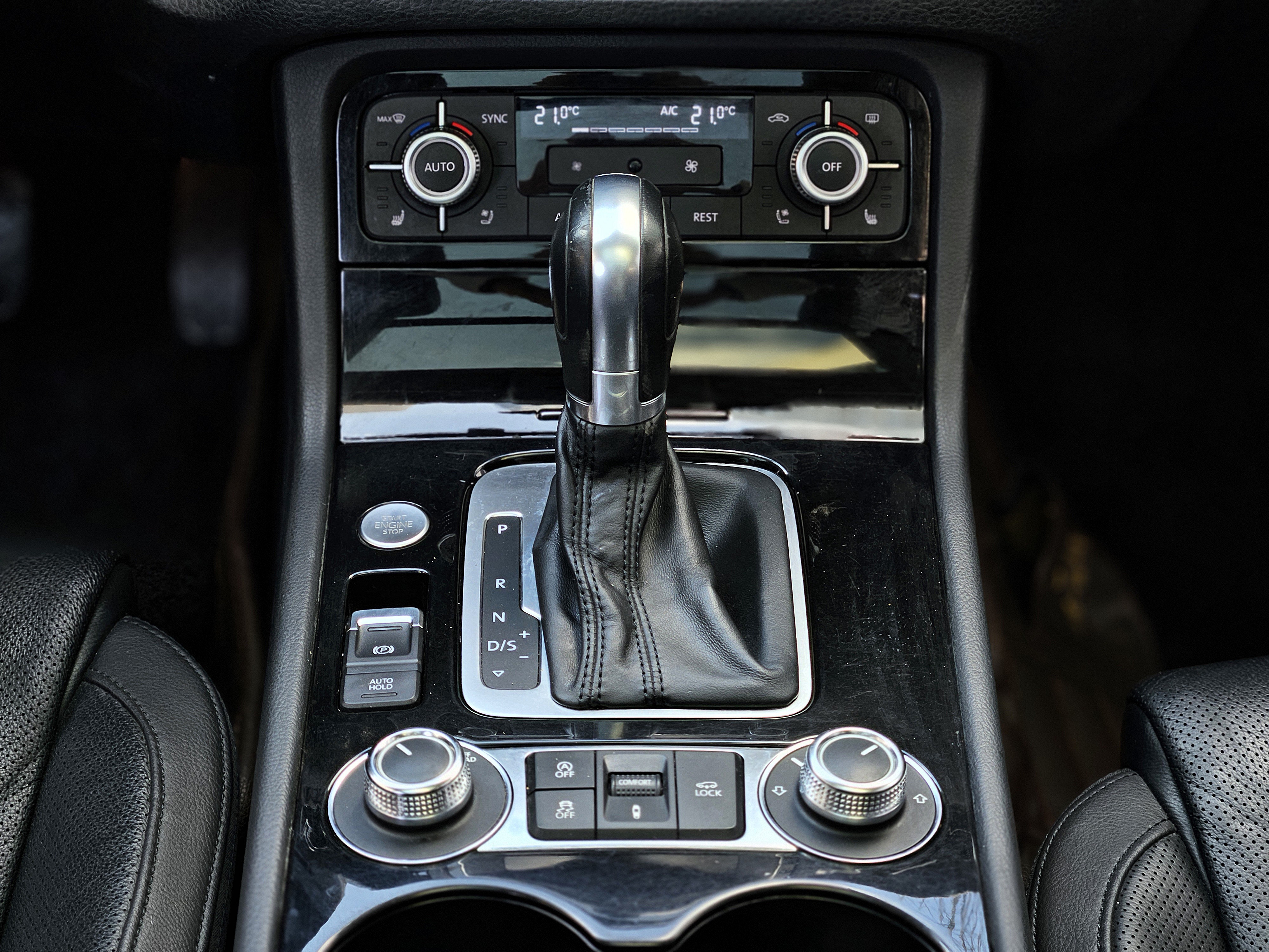 Volkswagen Touareg 2017 car image #18