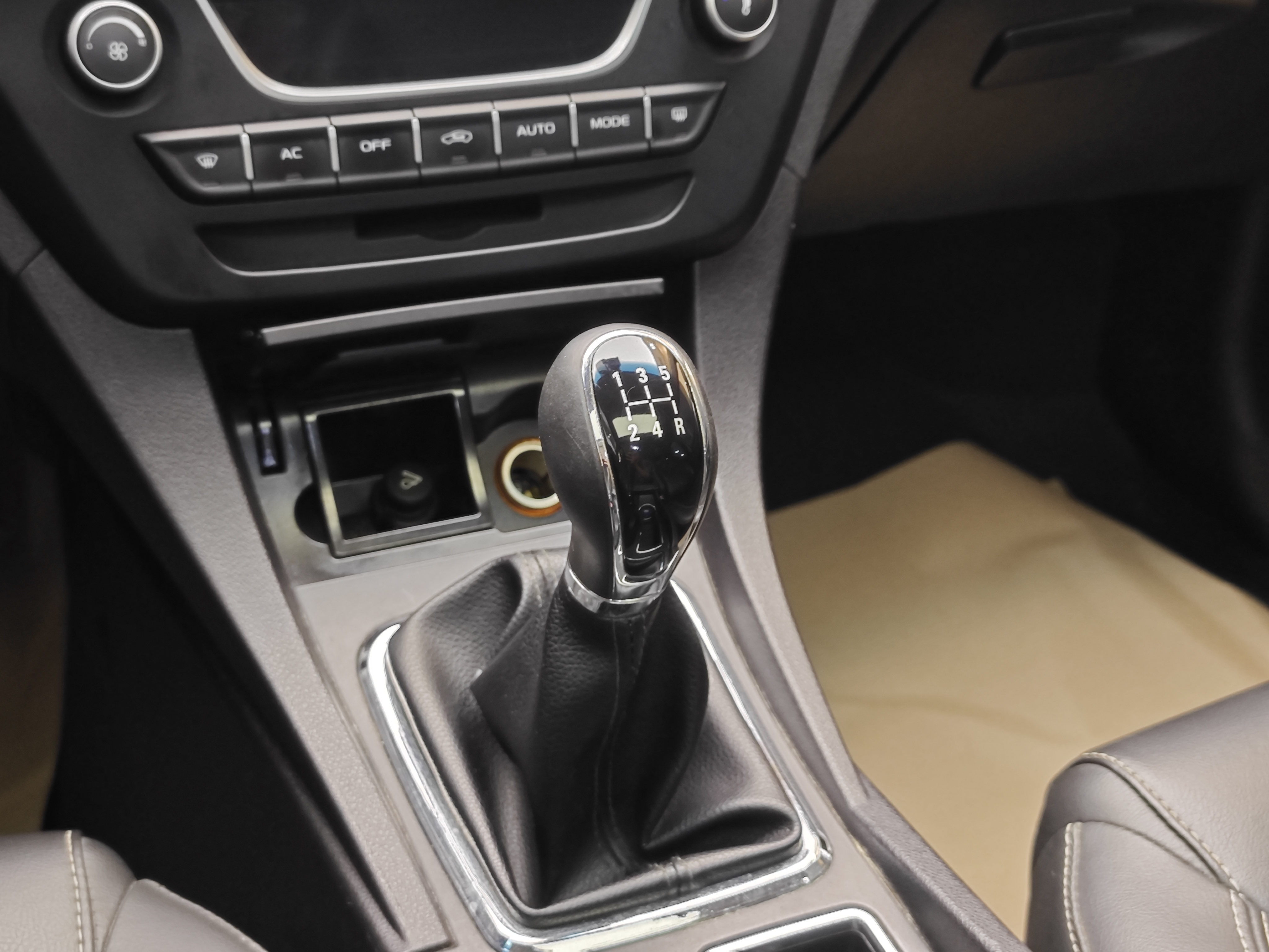 GEELY Emgrand 2018 car image #18