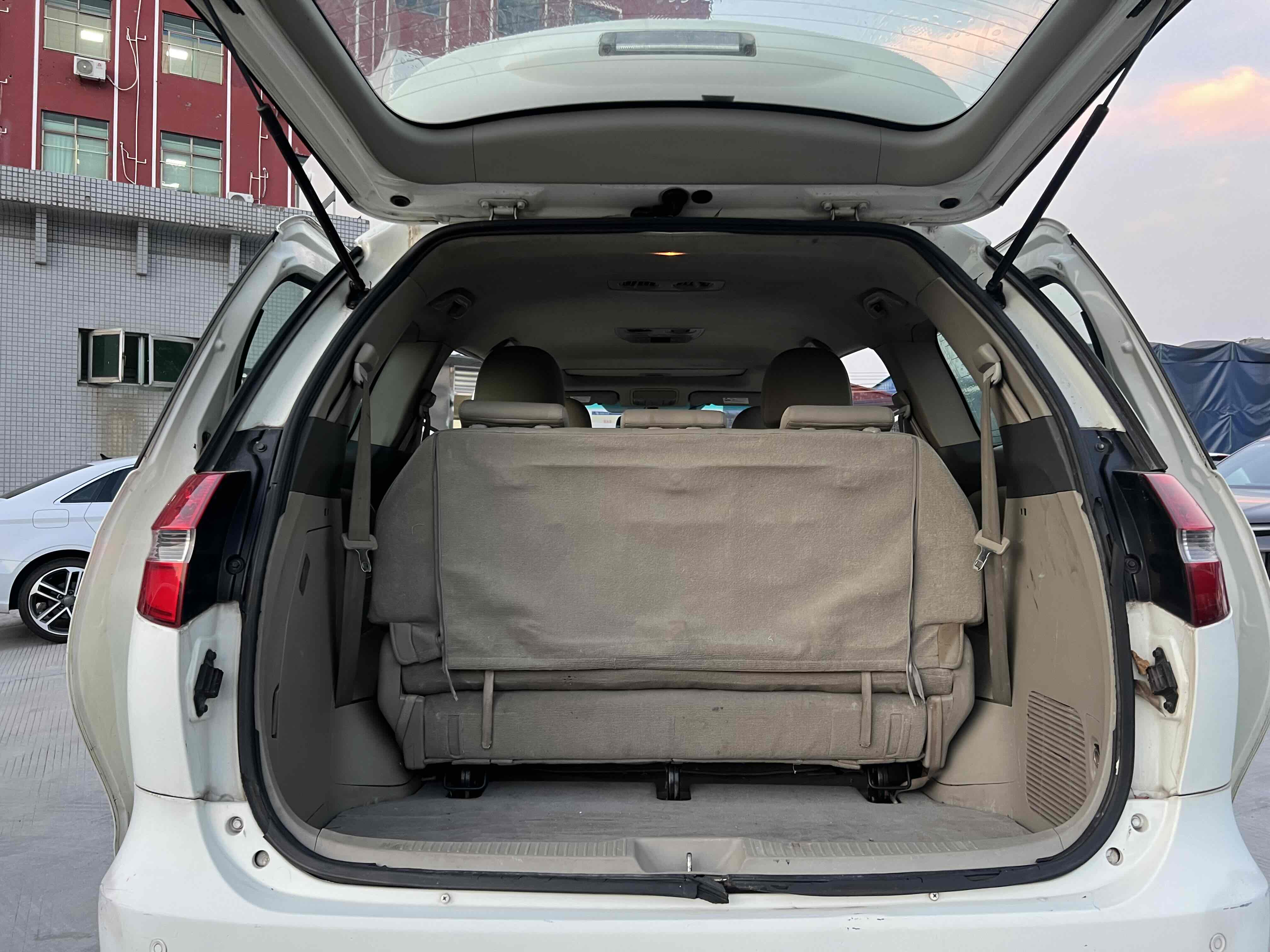 BYD M6 2014 car image #18