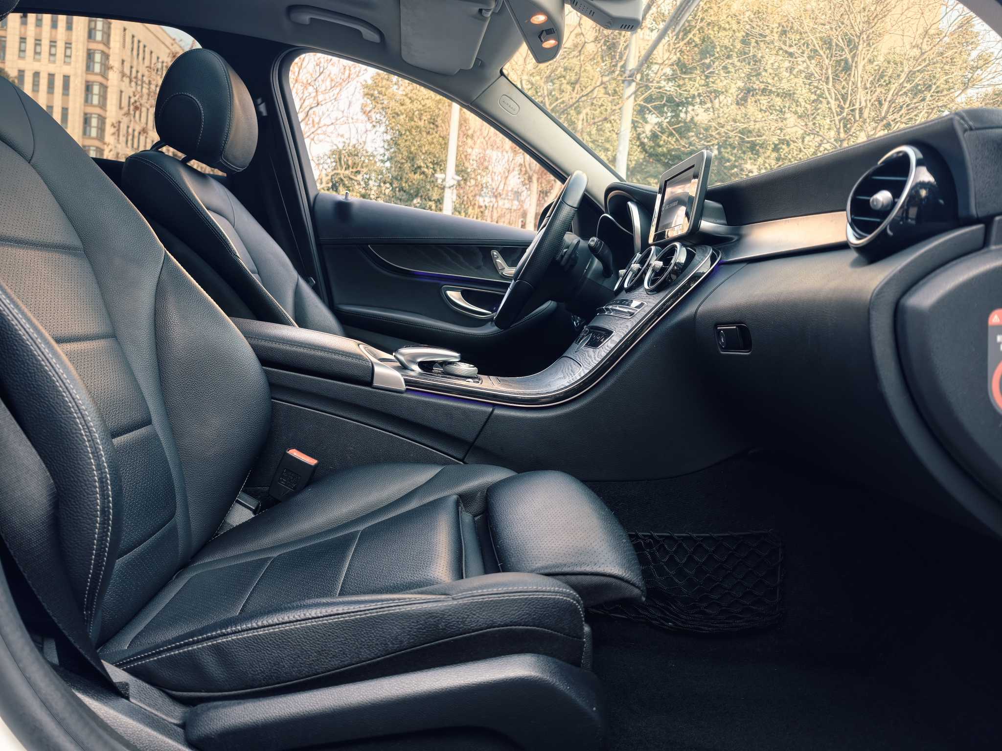 Mercedes-Benz C Class 2017 car image #18