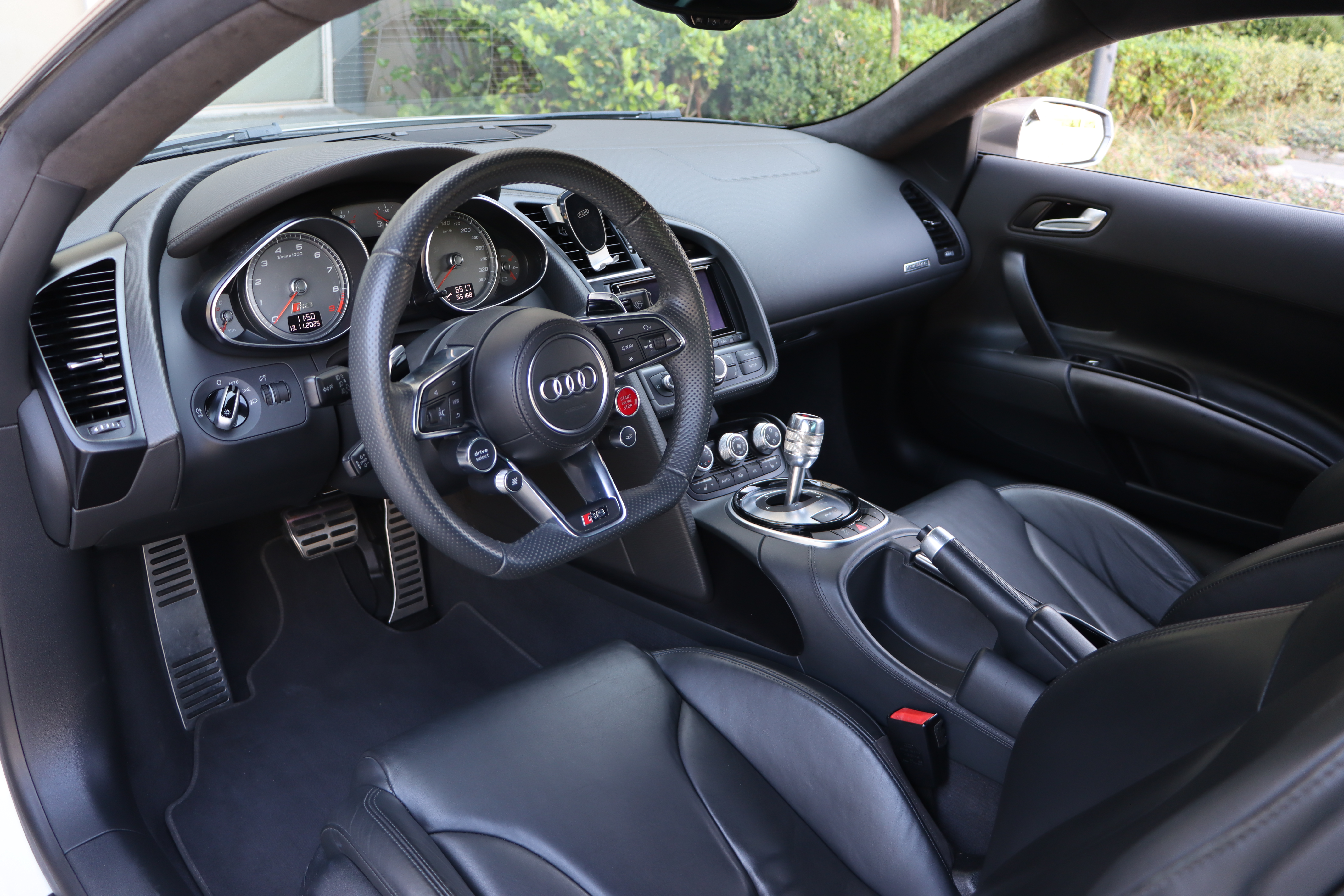 Audi R8 2016 car image #18