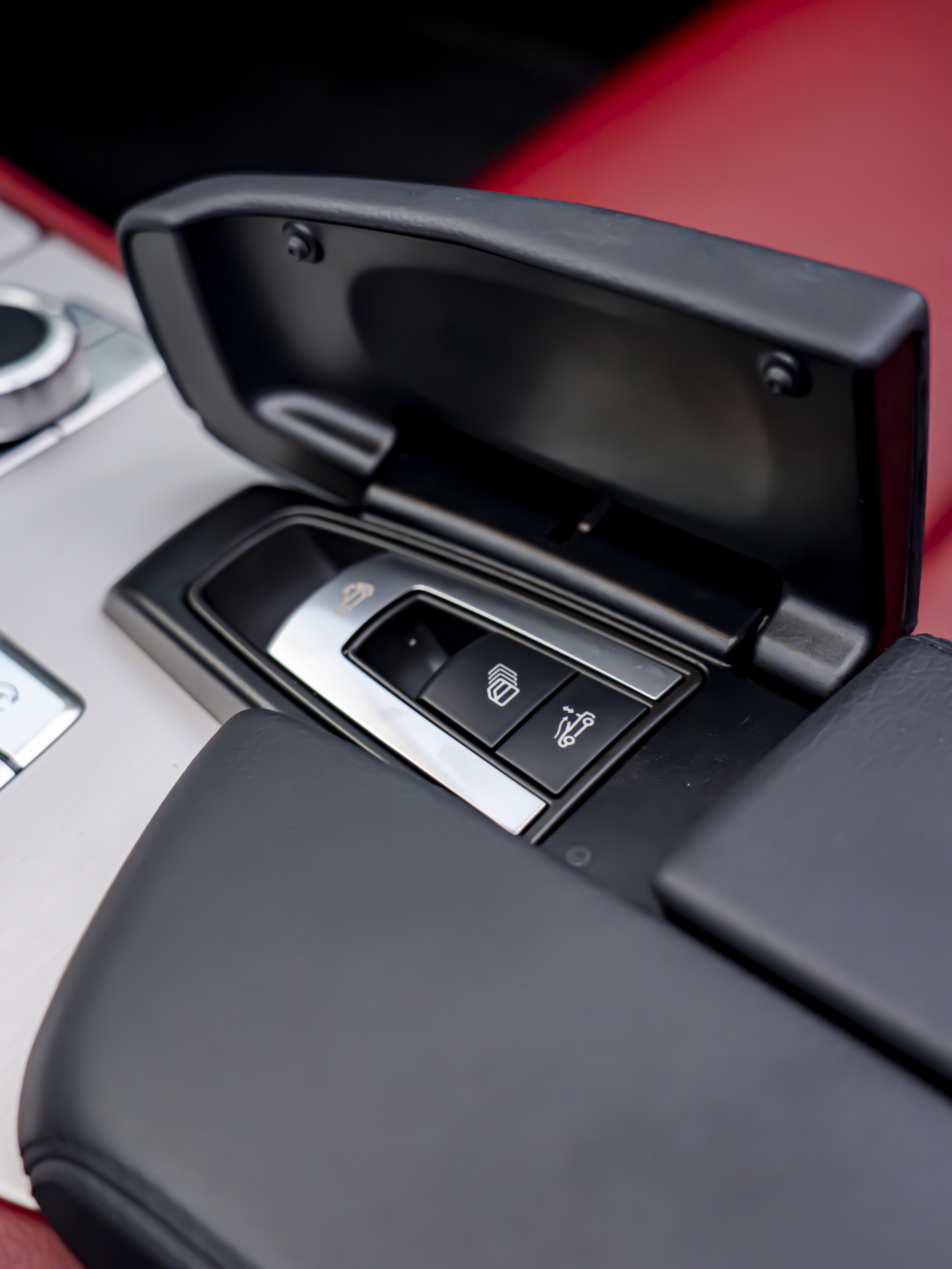 Mercedes-Benz SL Class 2017 car image #18