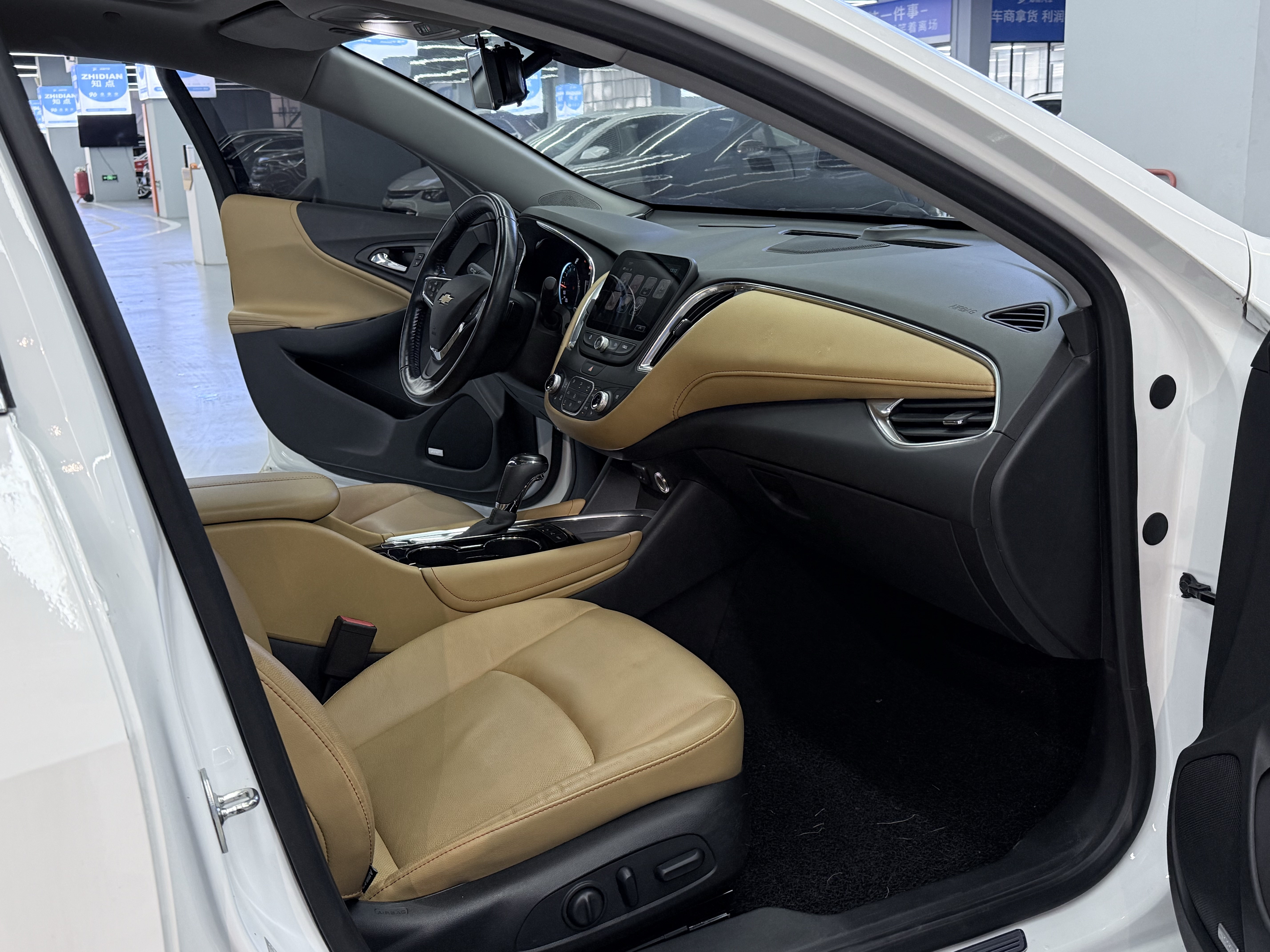 Chevrolet Malibu XL 2018 immagine di auto #18