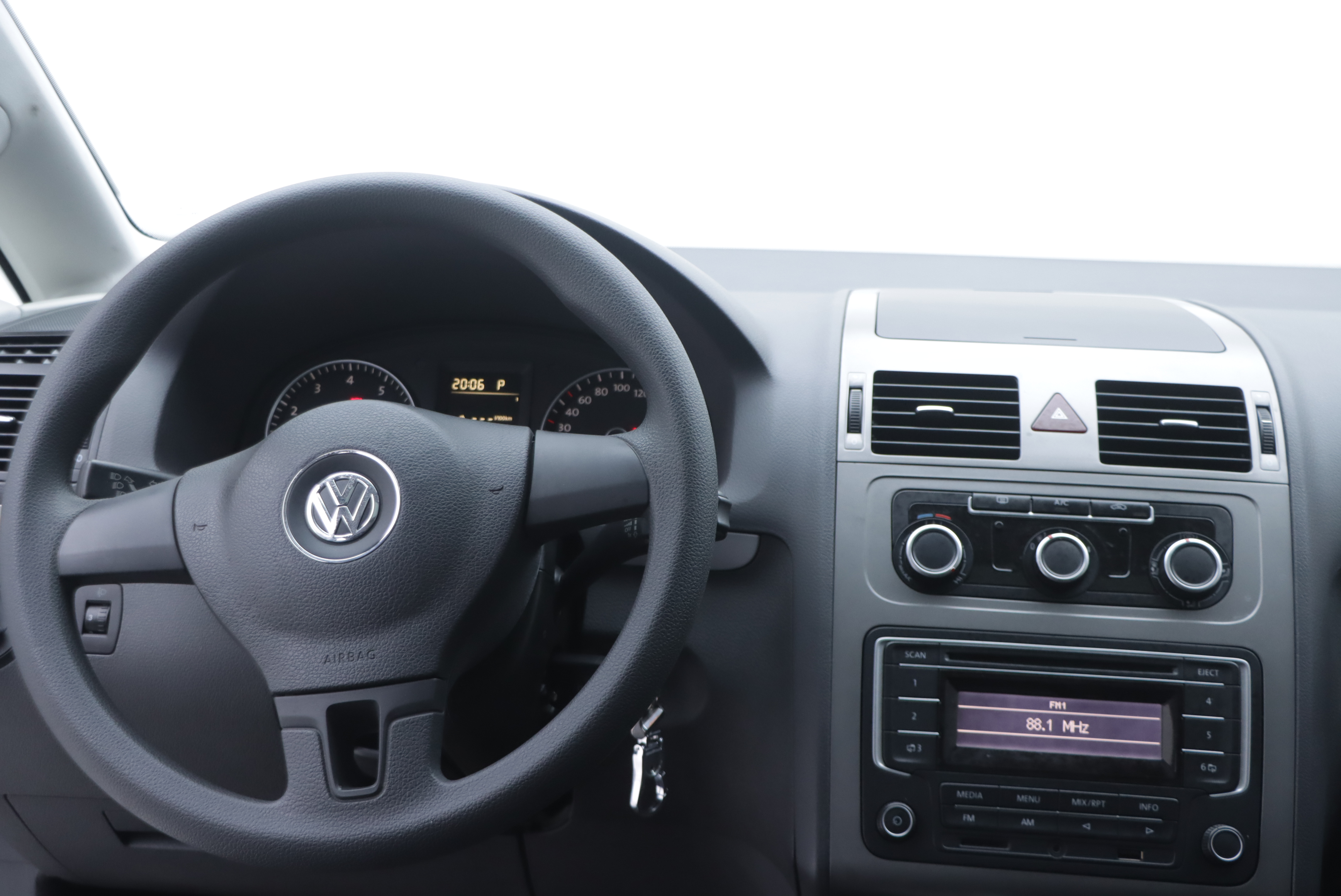 Volkswagen Touran 2013 car image #18