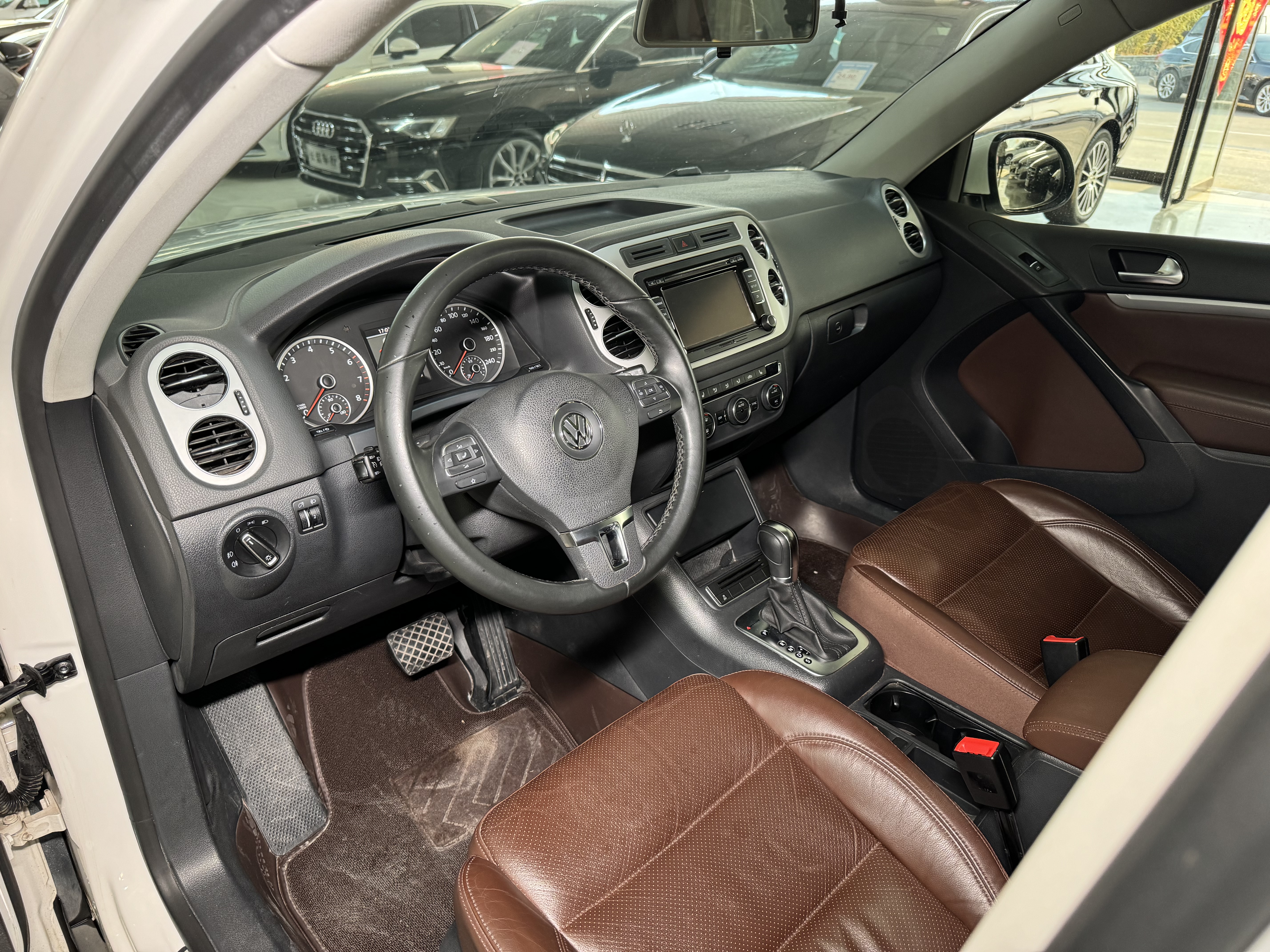 Volkswagen Tiguan 2014 car image #18