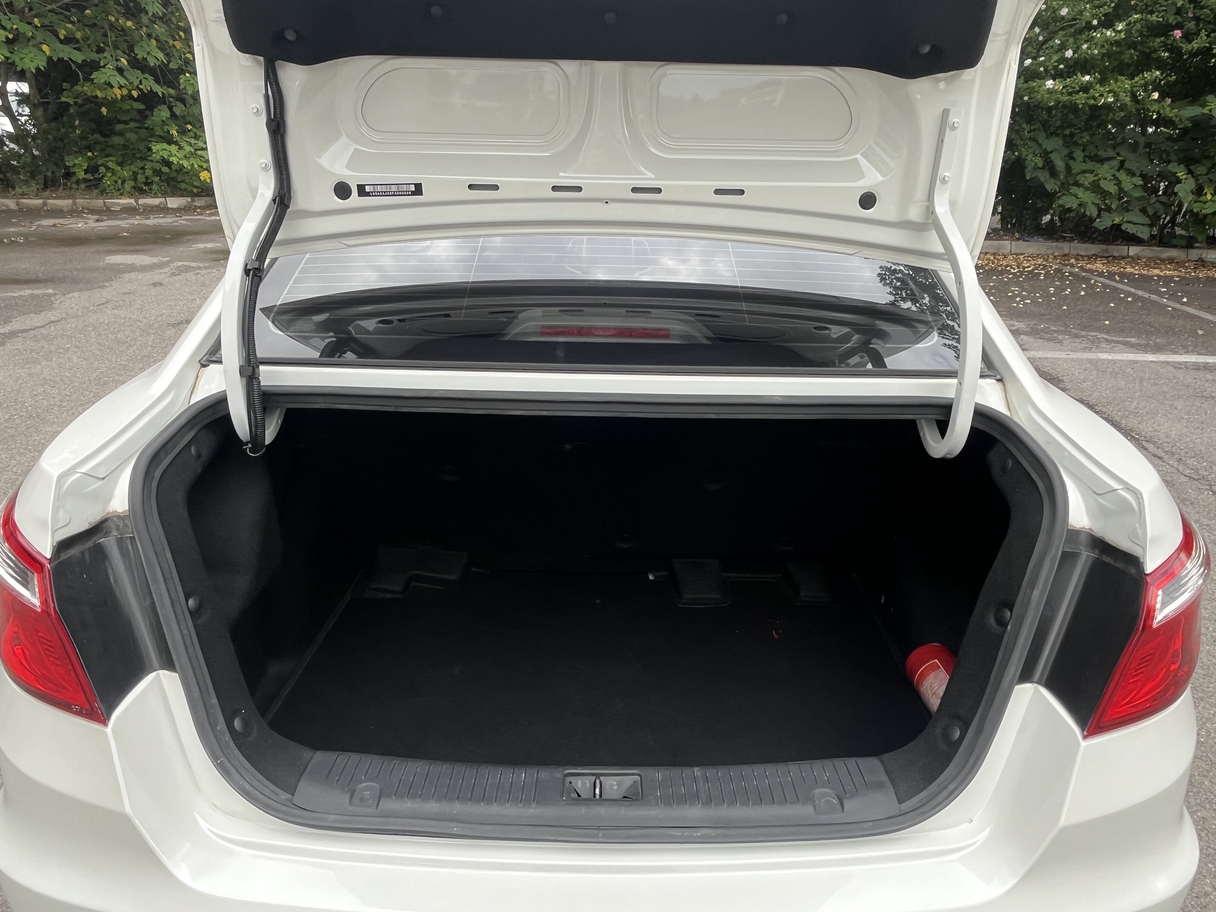 Changan Eado EV 2015 car image #18