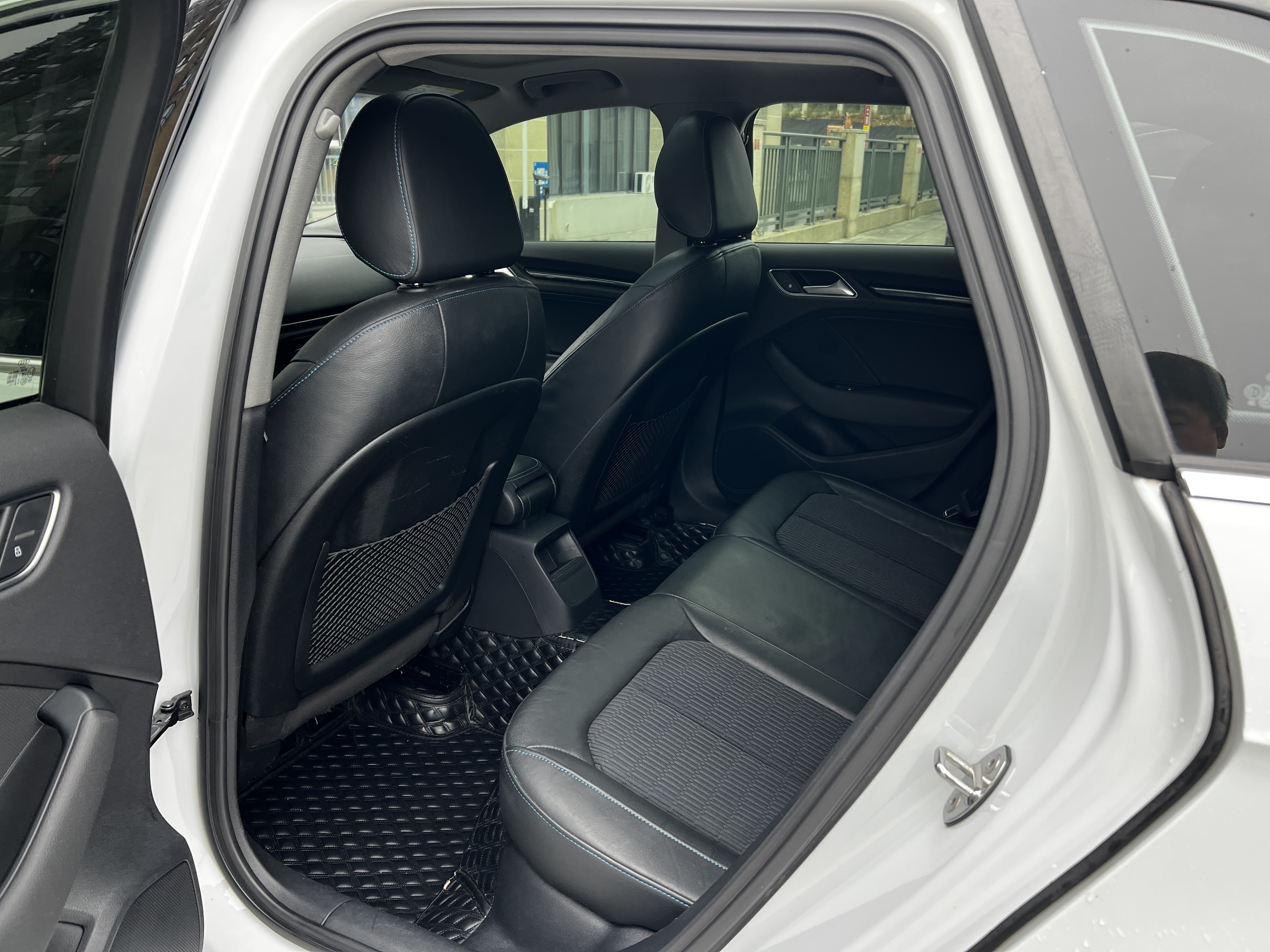 Audi A3 2018 car image #18