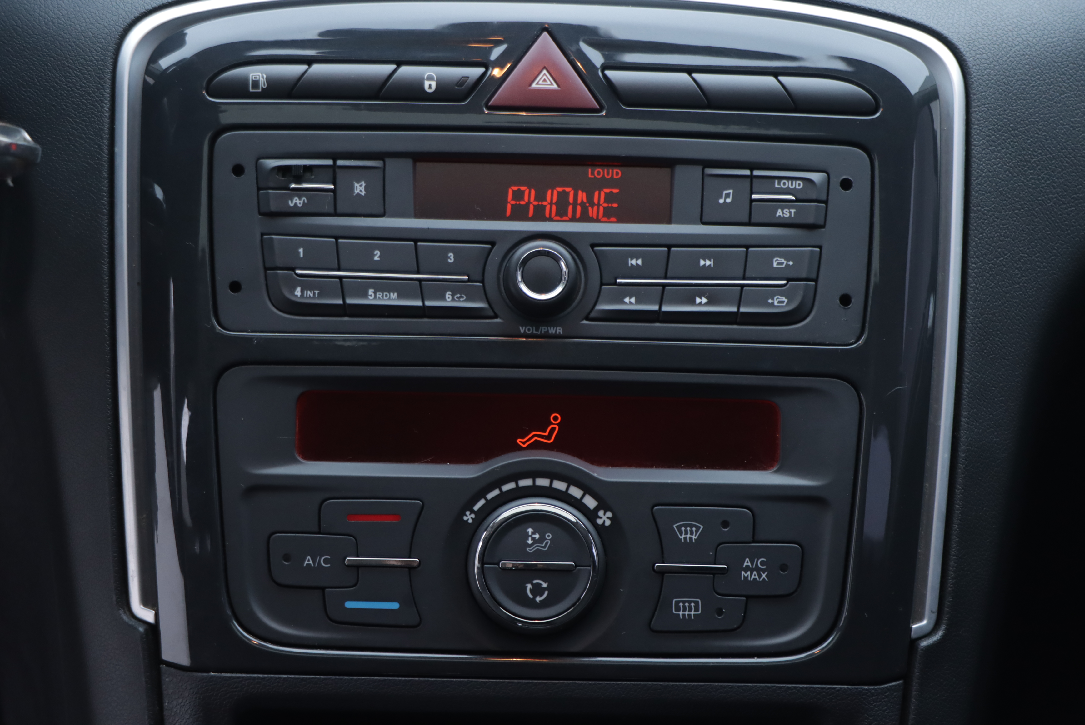 Peugeot 308 2015 car image #18