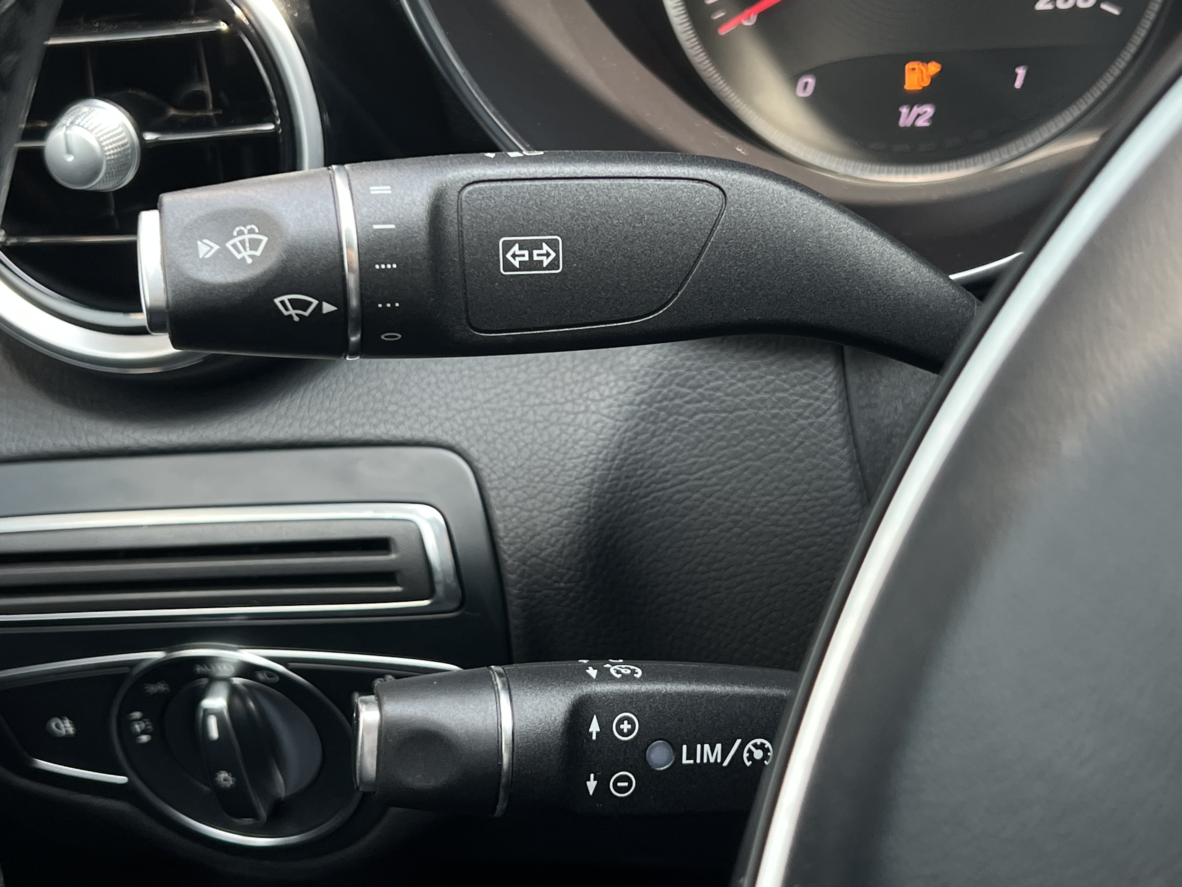 Mercedes-Benz C Class 2018 car image #18