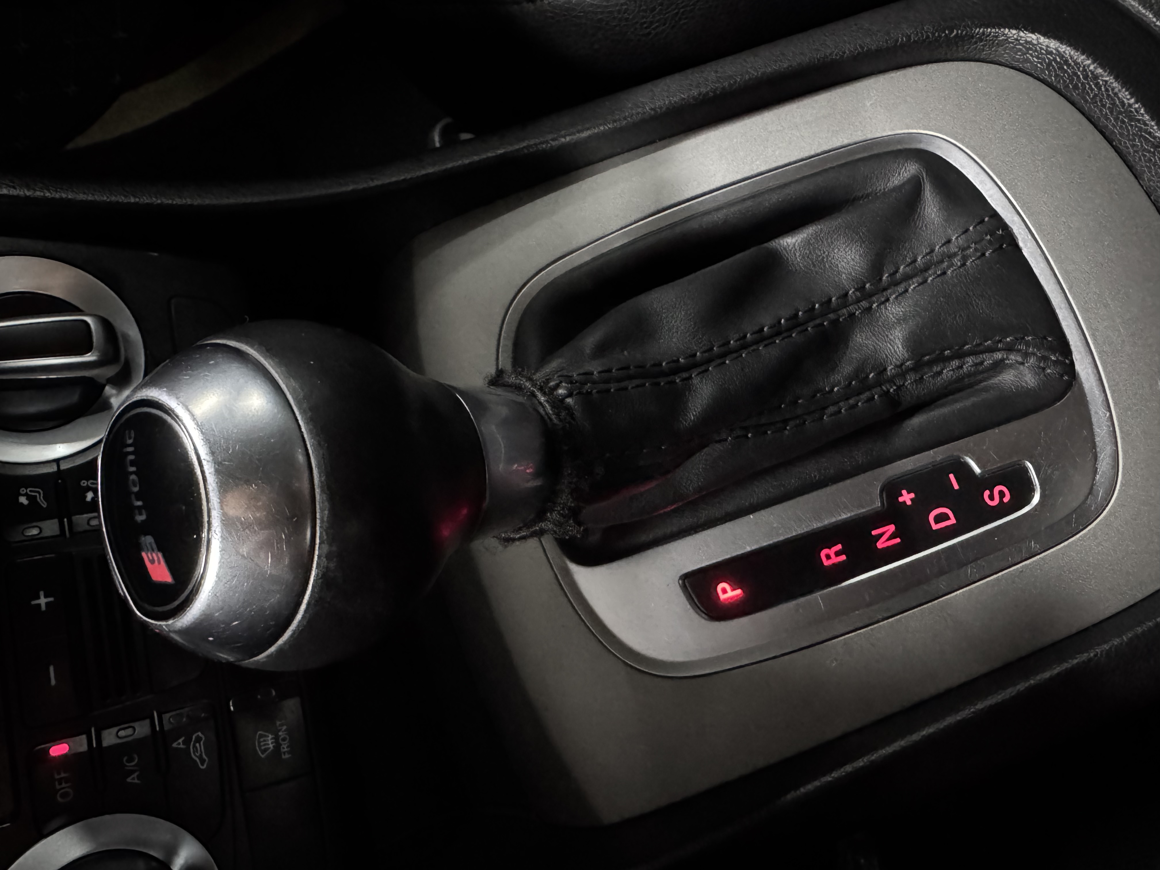 Audi 2014 car image #18