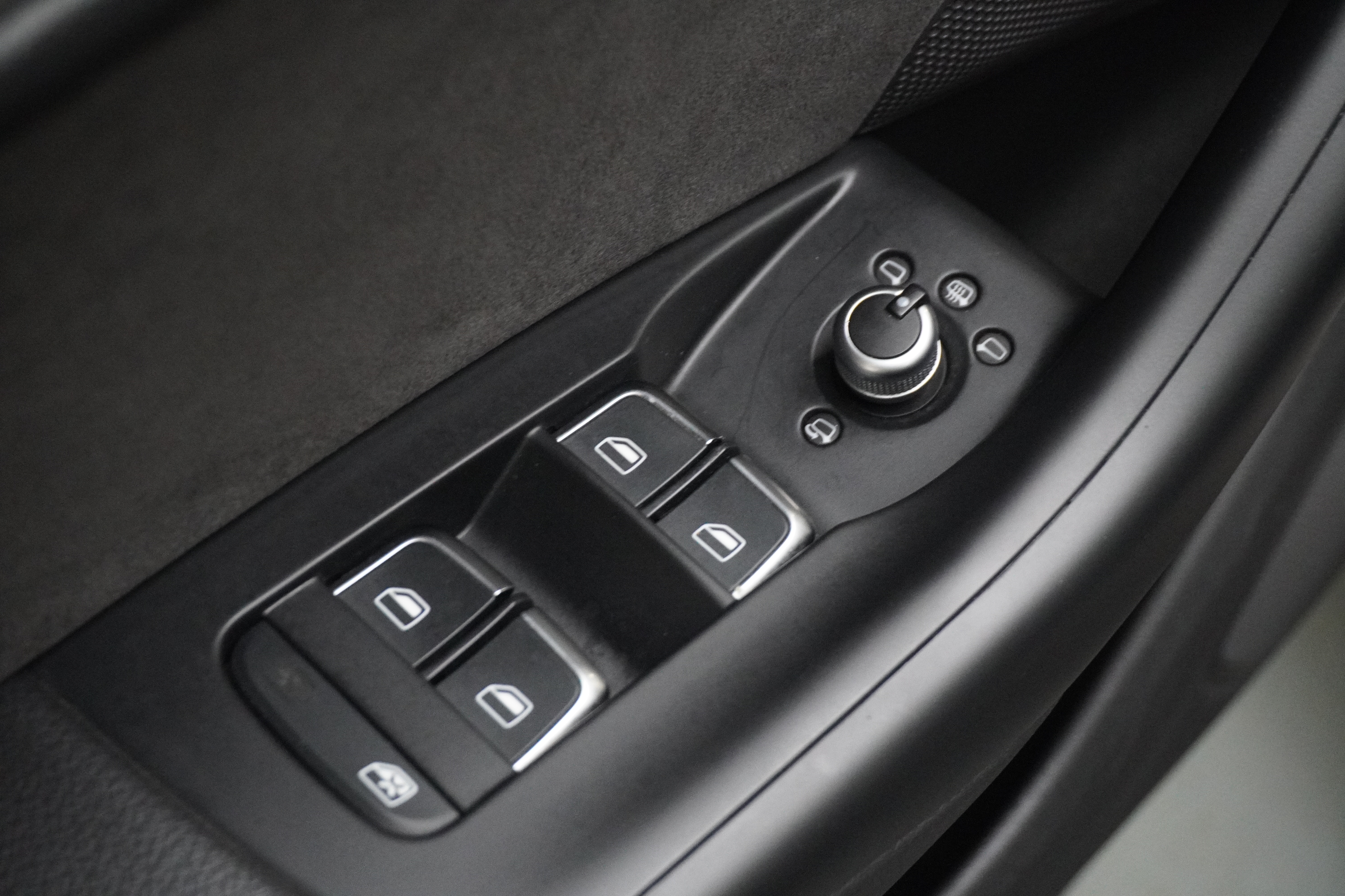 Audi Q3 2018 car image #18