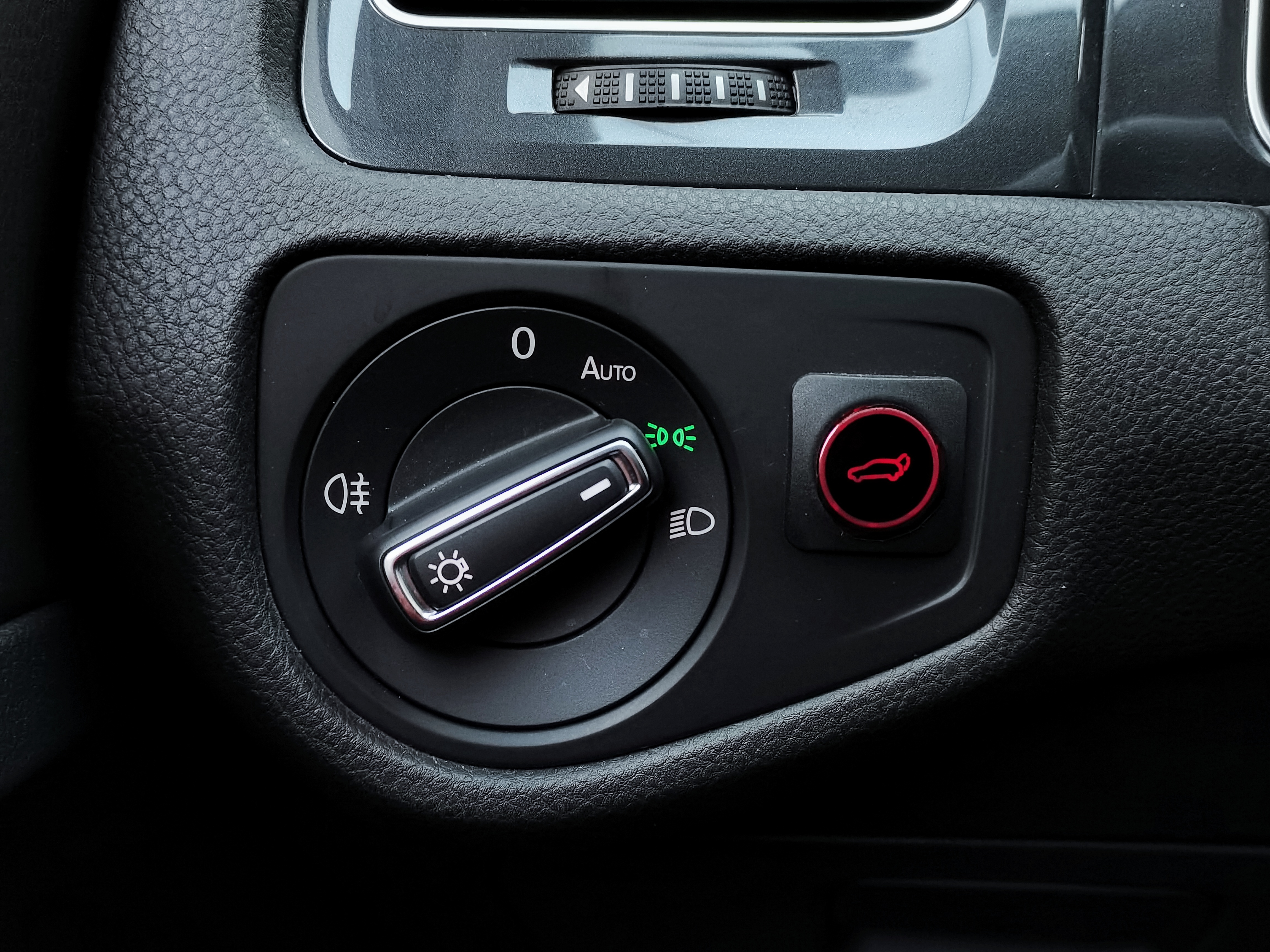 Volkswagen Golf New Energy (Imported) 2019 صورة سيارة #18