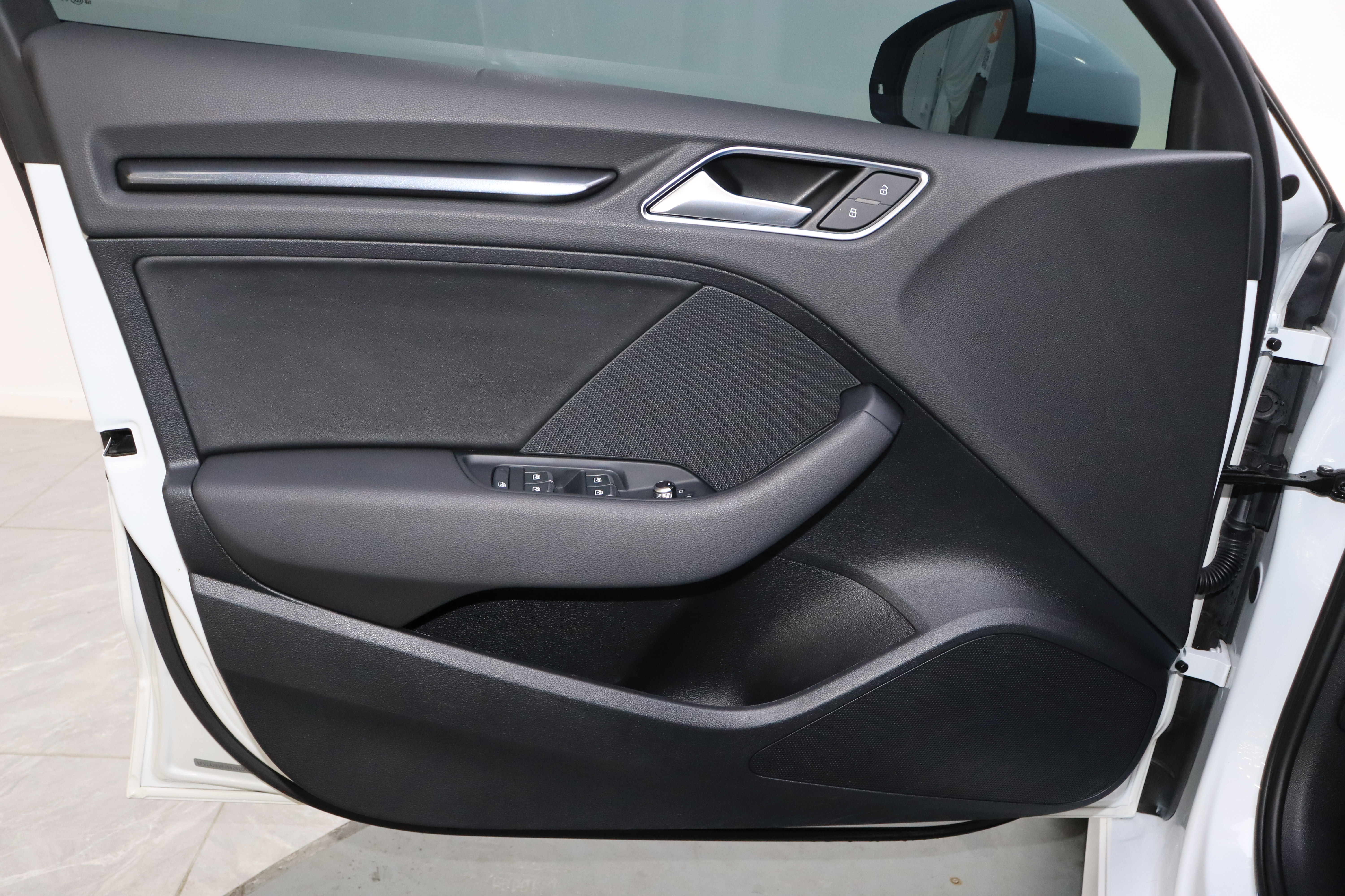 Audi A3 2019 car image #18