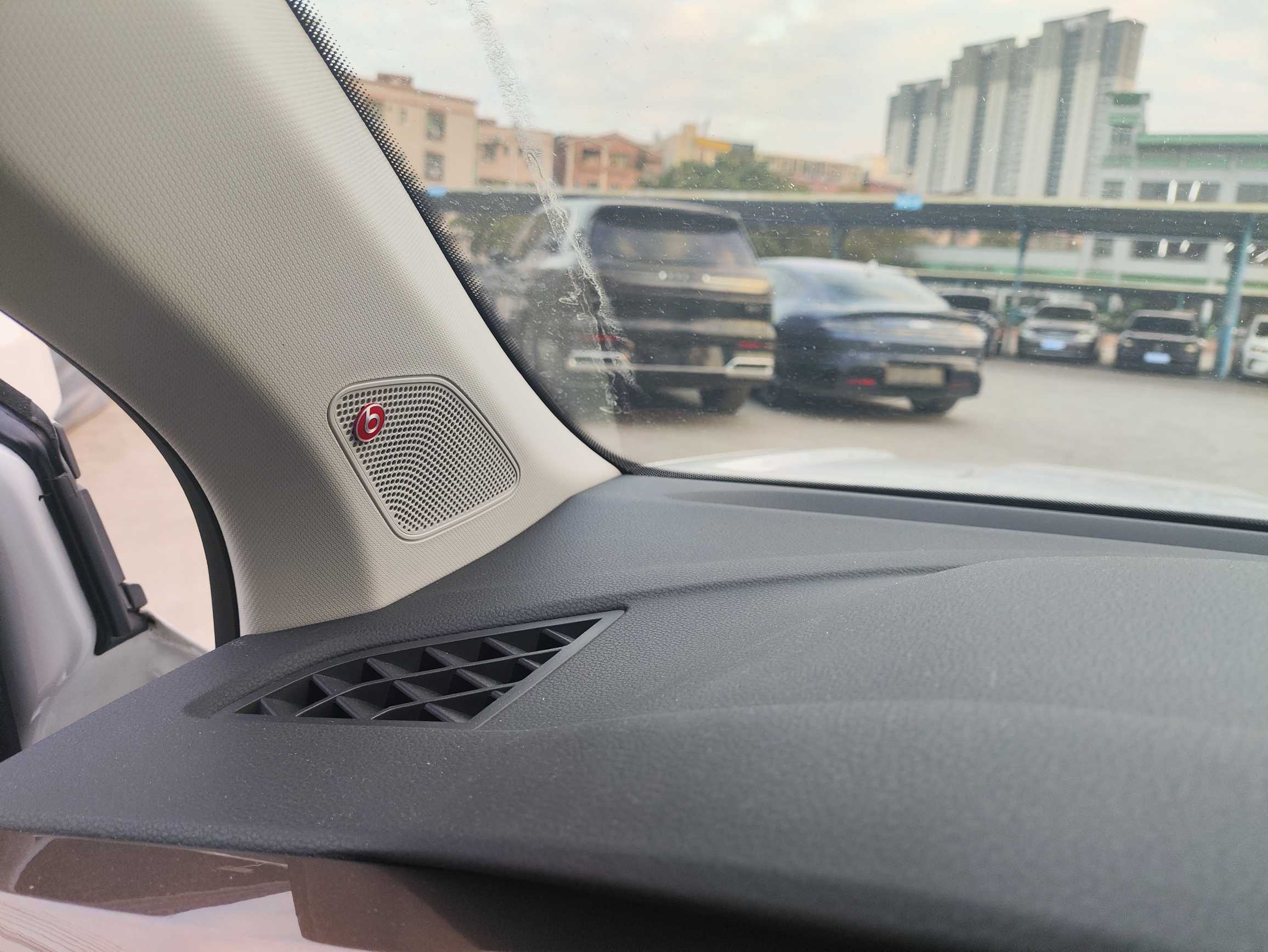 Volkswagen Tharu 2019 car image #18