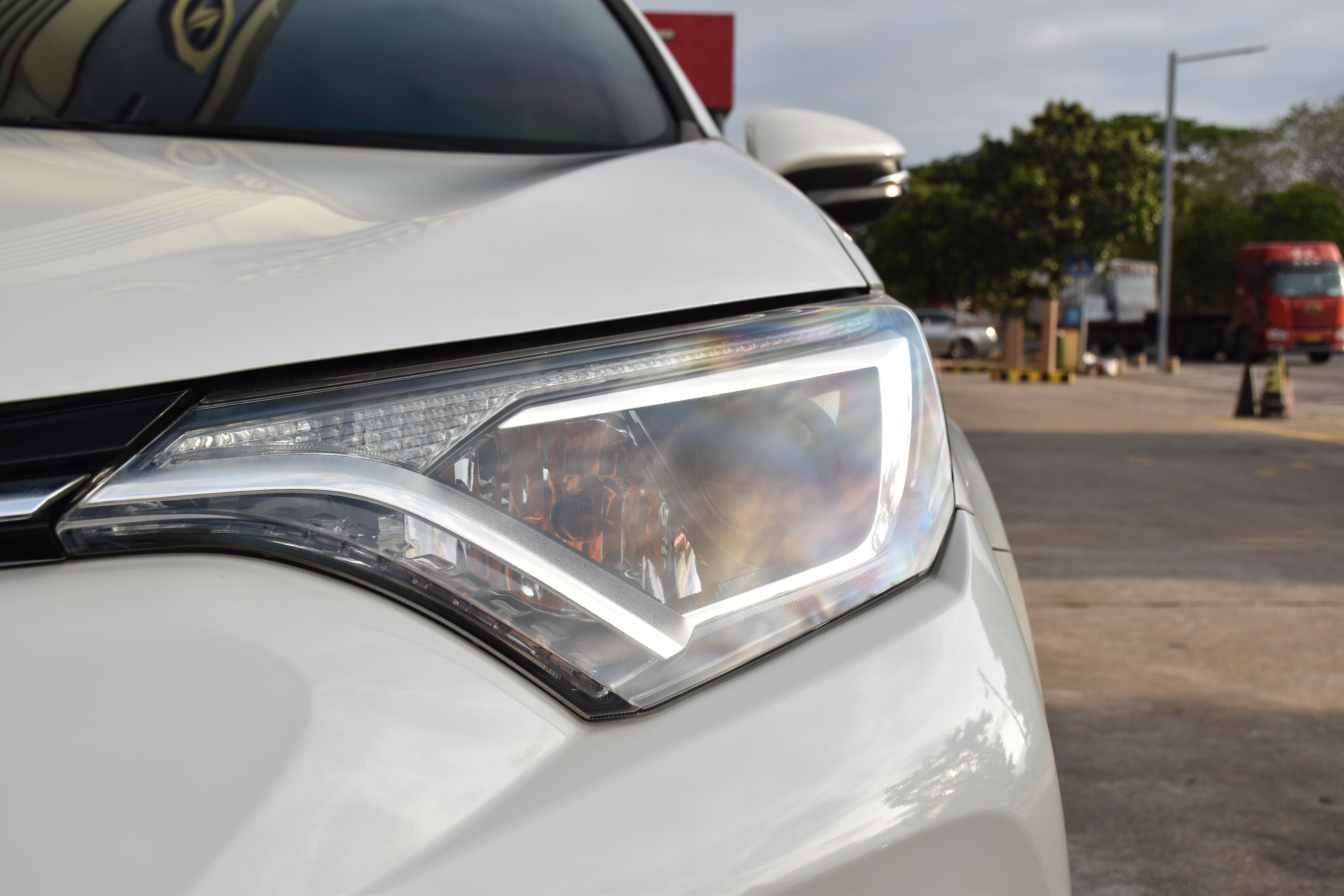 Toyota RAV4 2019 car image #18