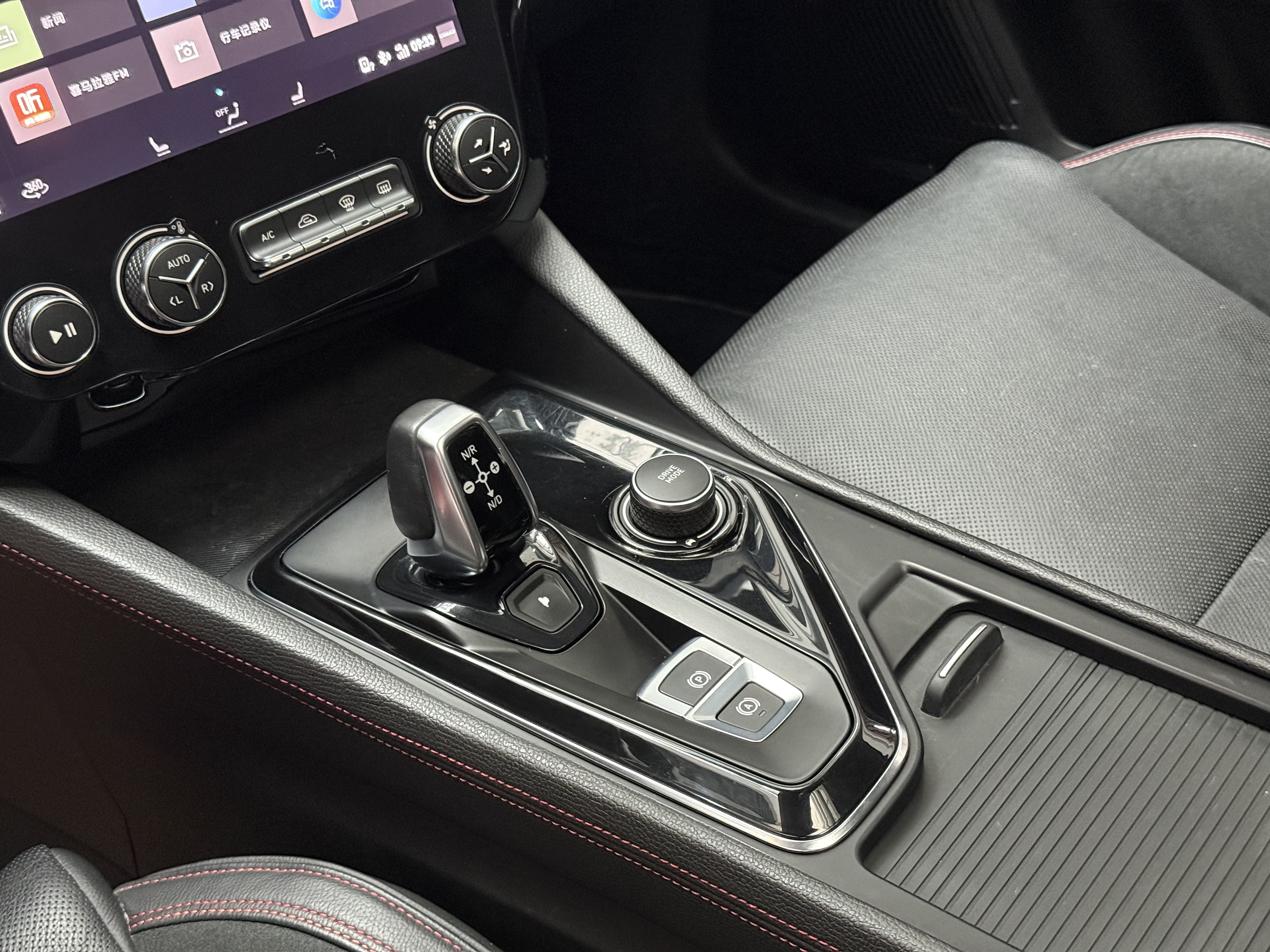 Lynk & Co 02 2019 car image #18