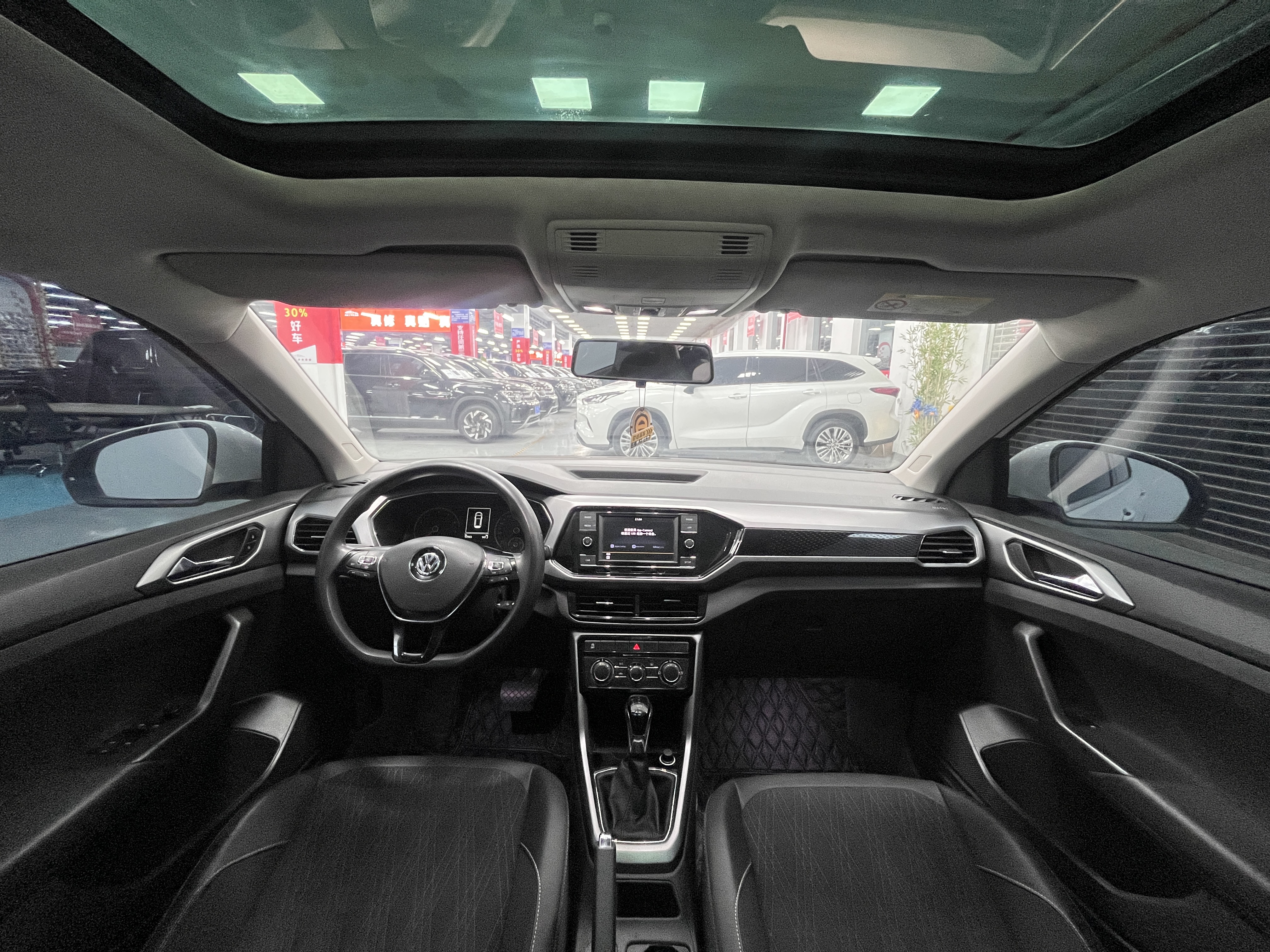 Volkswagen 2019 car image #18