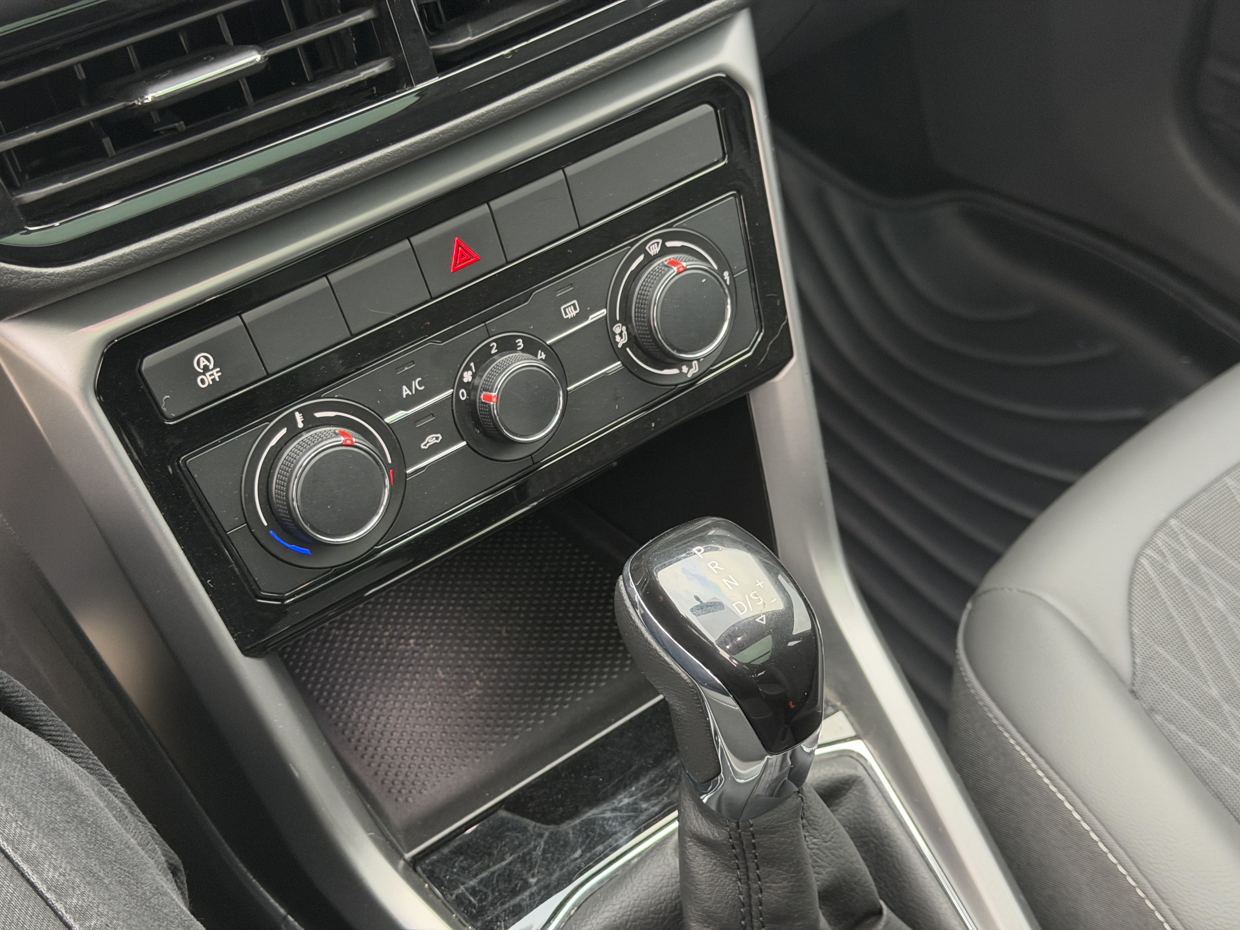 Volkswagen T-Cross 2020 car image #18