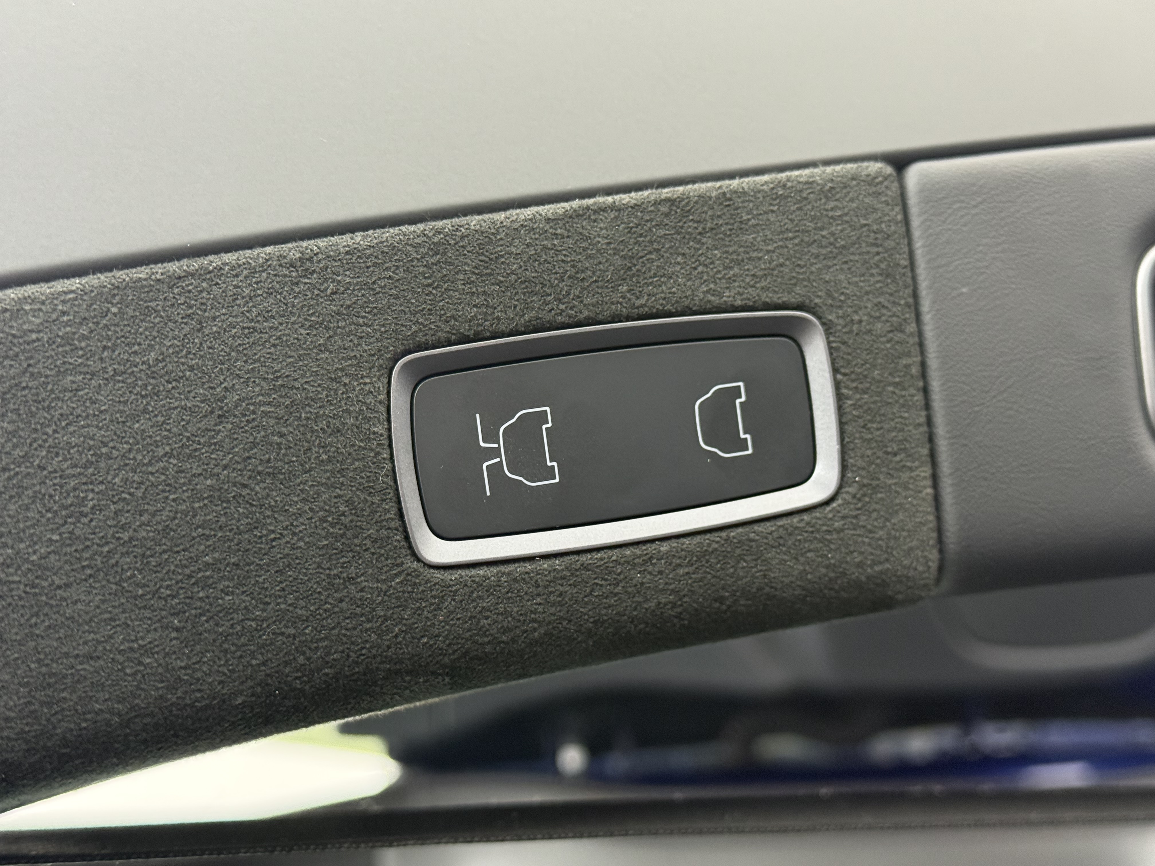 Tesla Model X 2020 car image #18