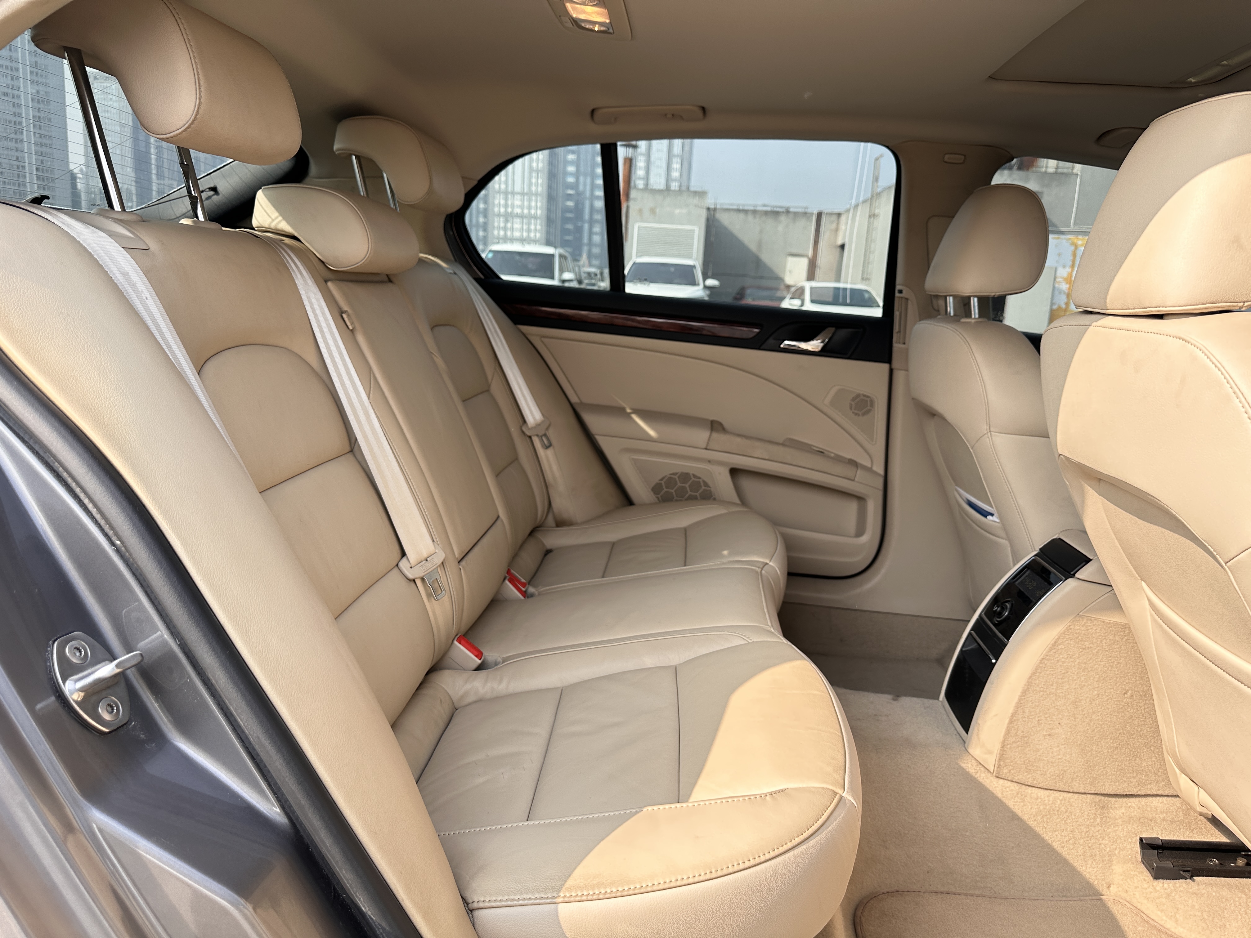 Skoda Superb 2011 car image #18