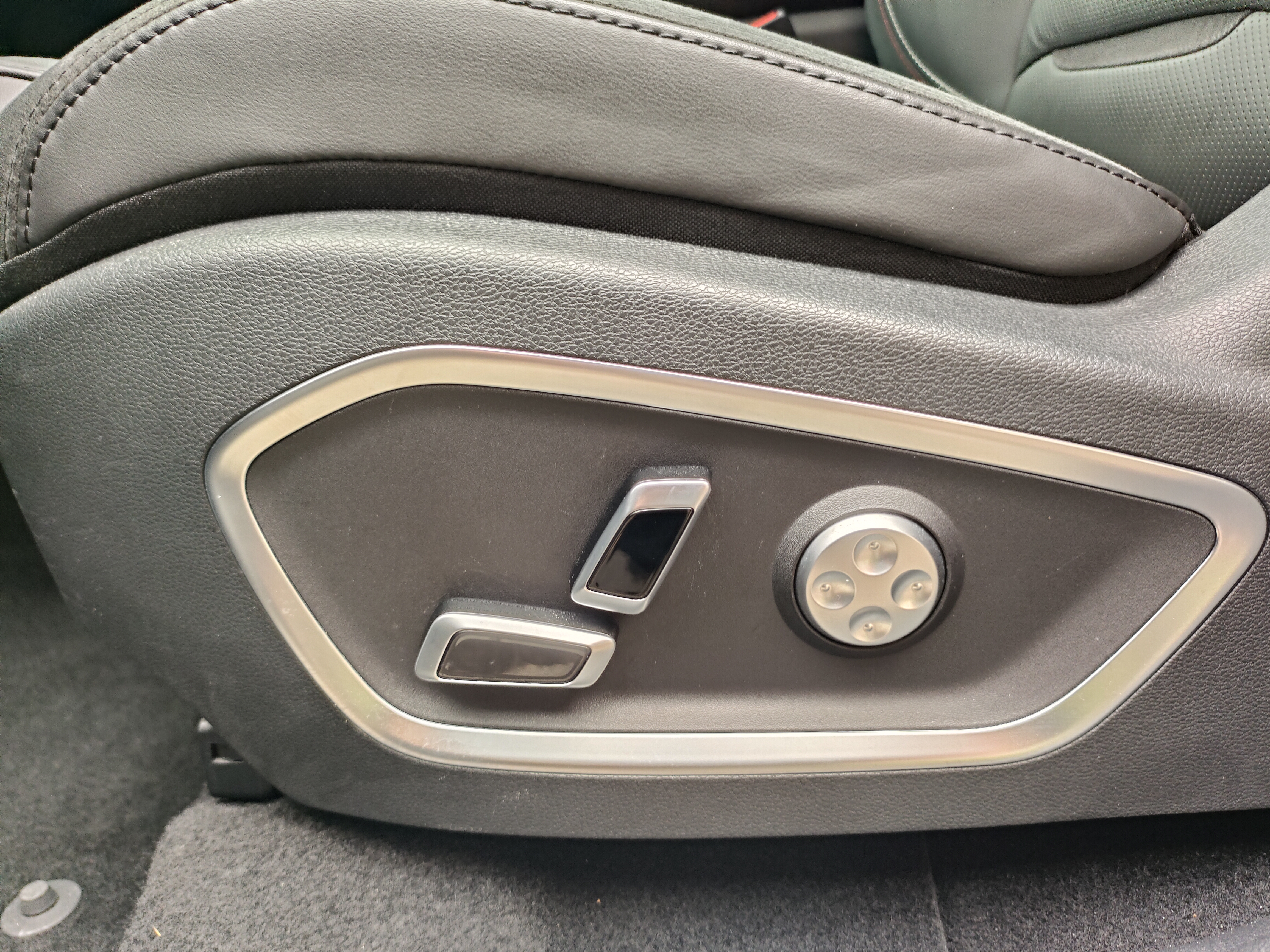 GEELY Tugella 2020 car image #18