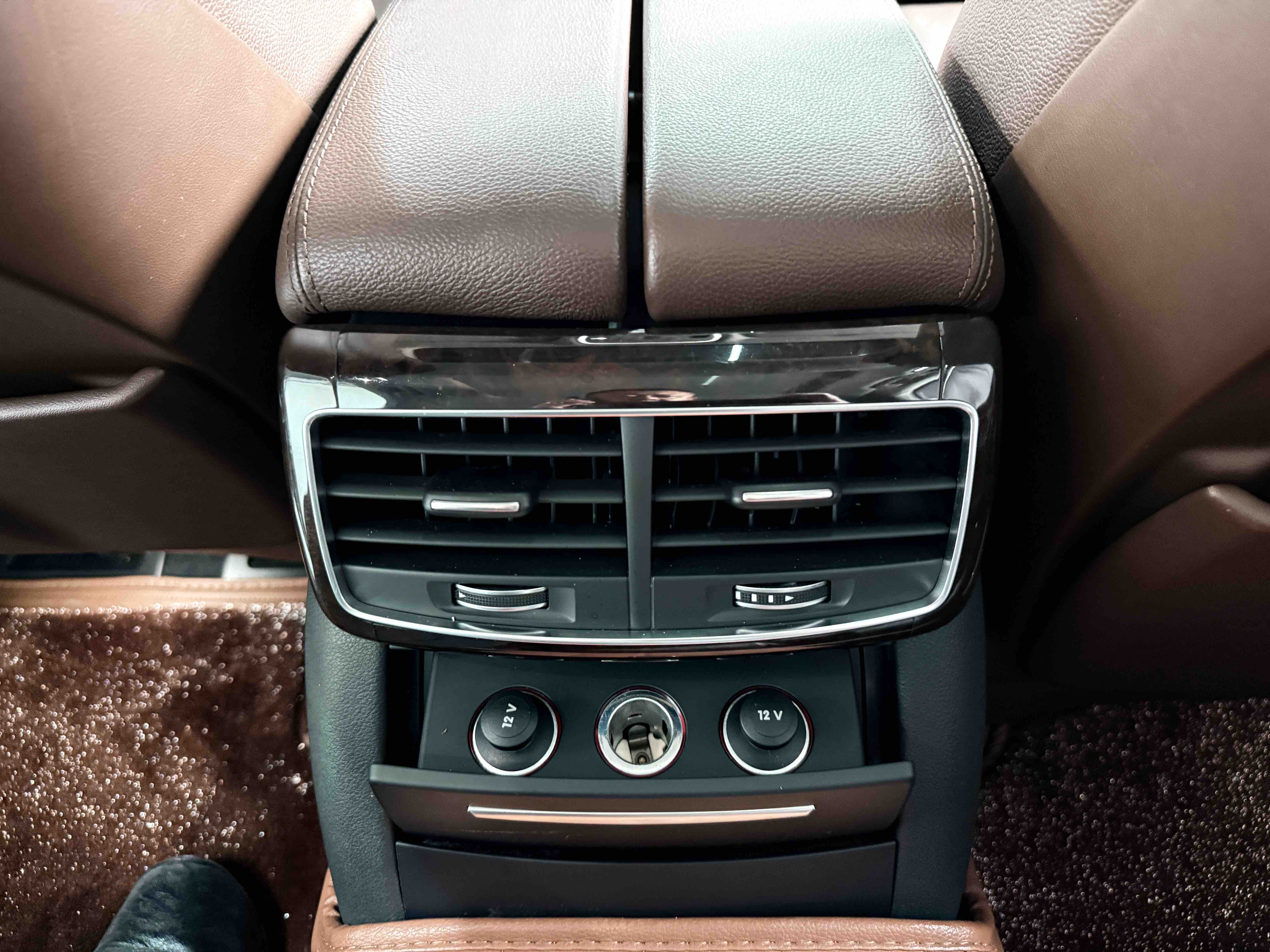 Audi A8 2015 car image #18