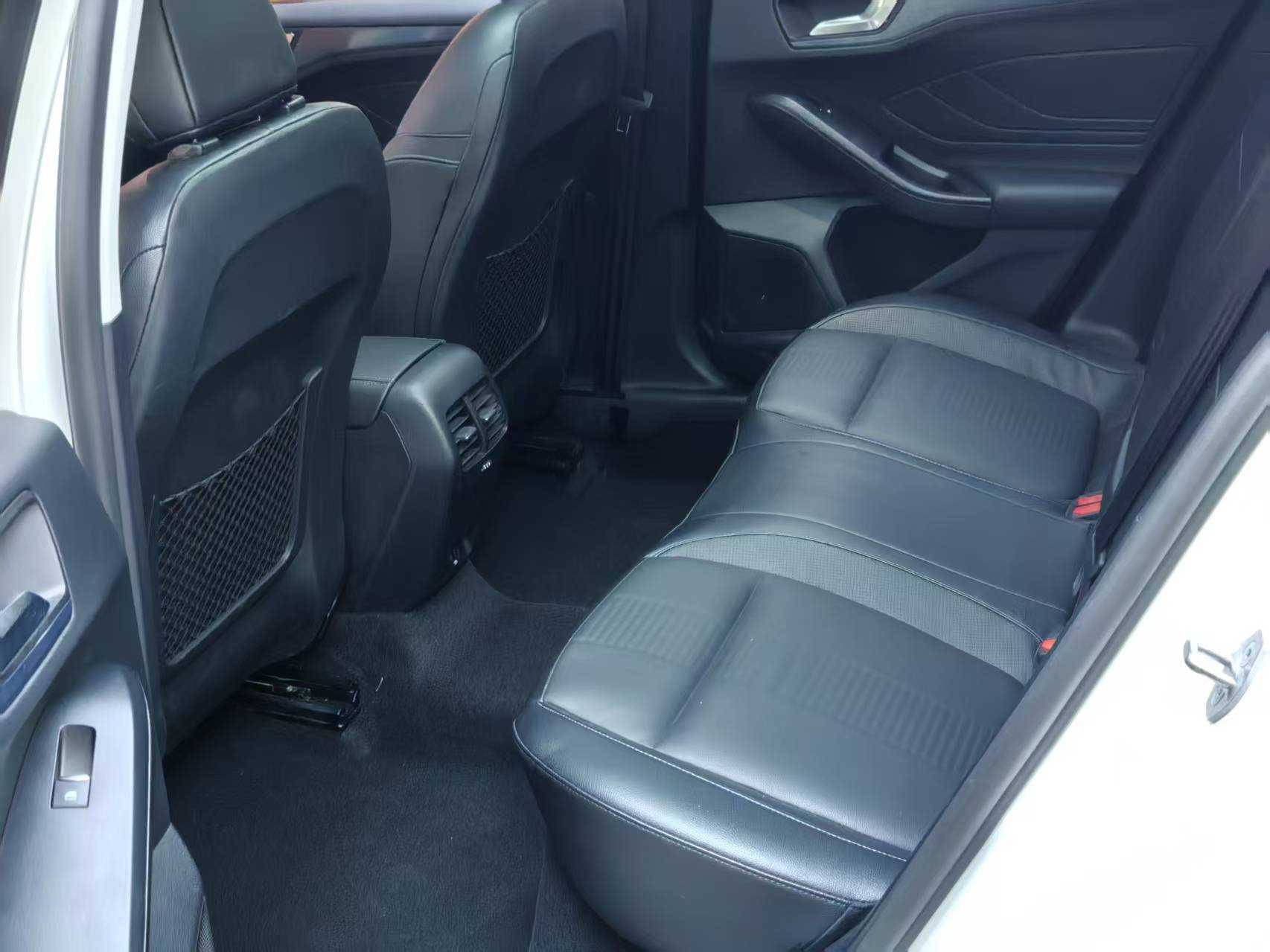 Ford Focus Active 2020 car image #18