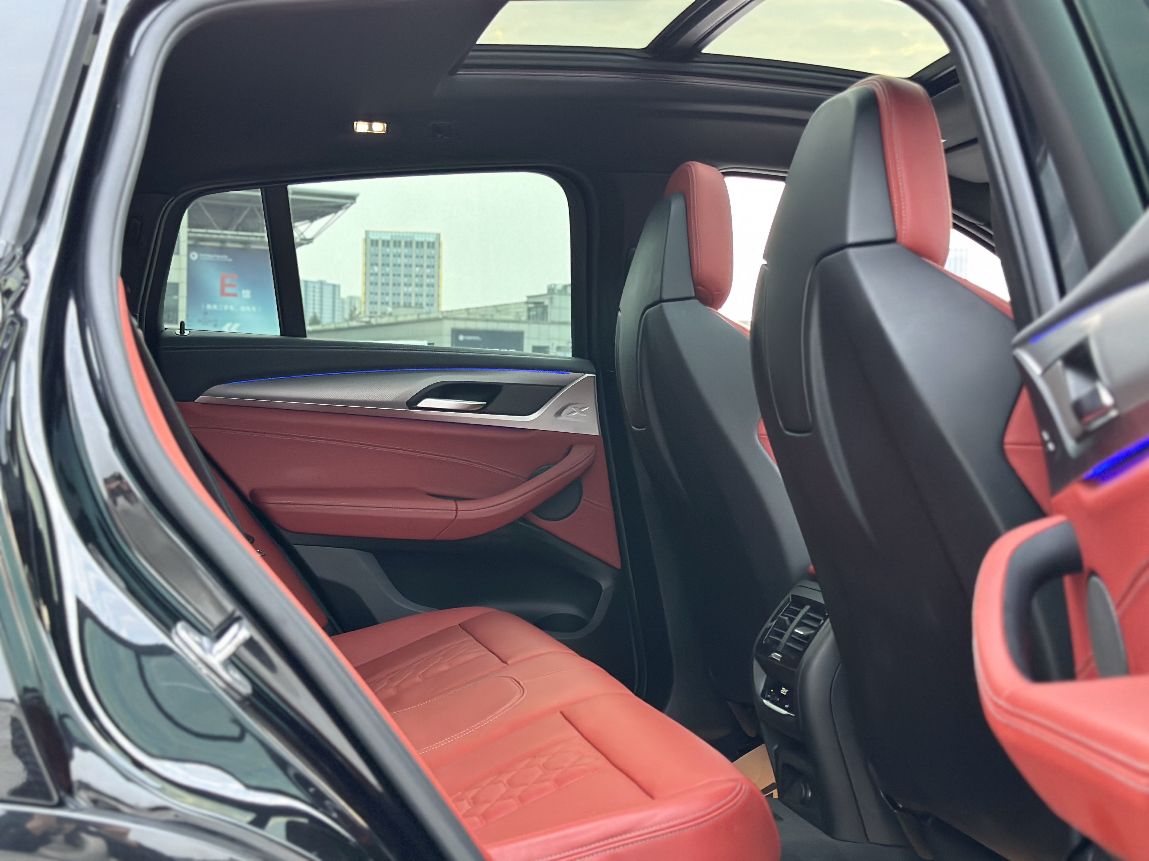 BMW X4 M 2020 car image #18