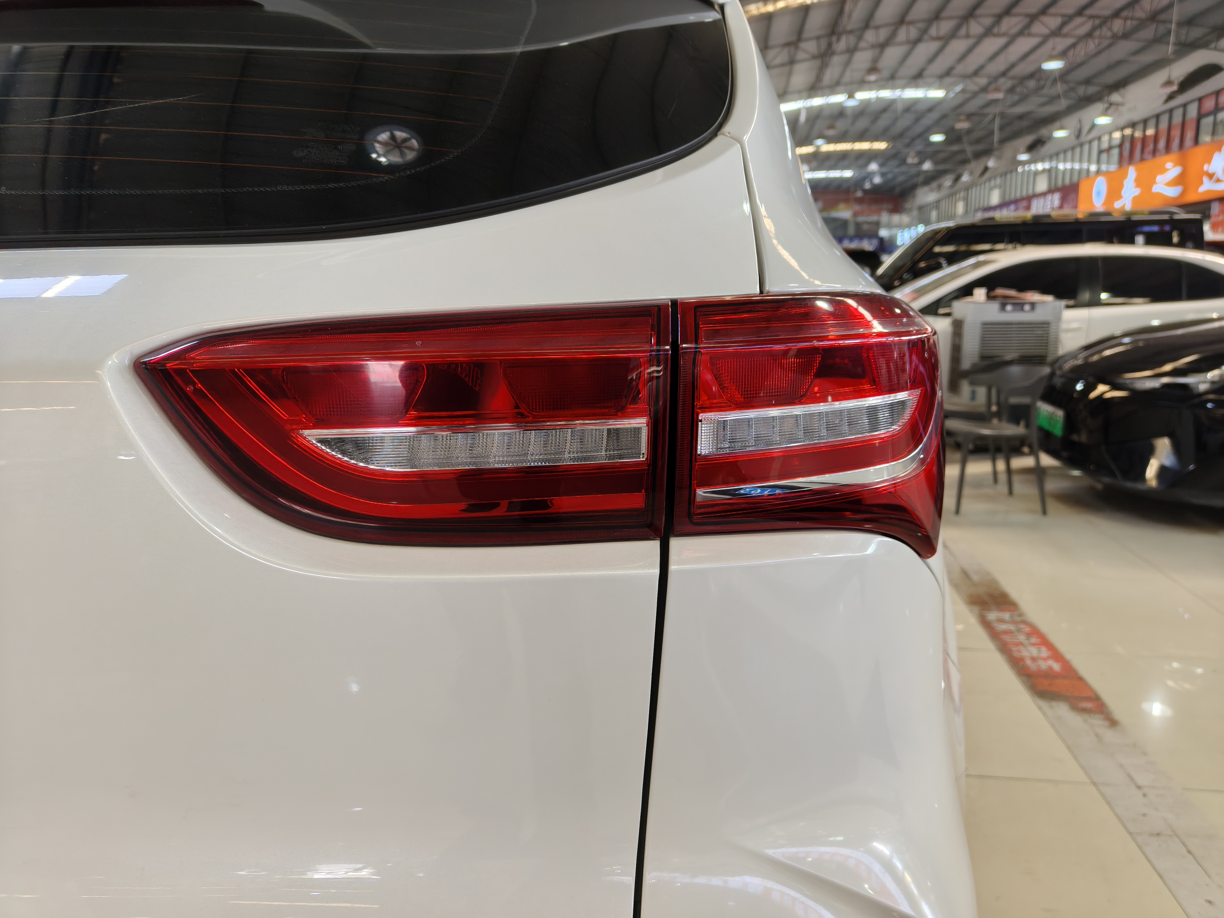 X70 2019 car image #18