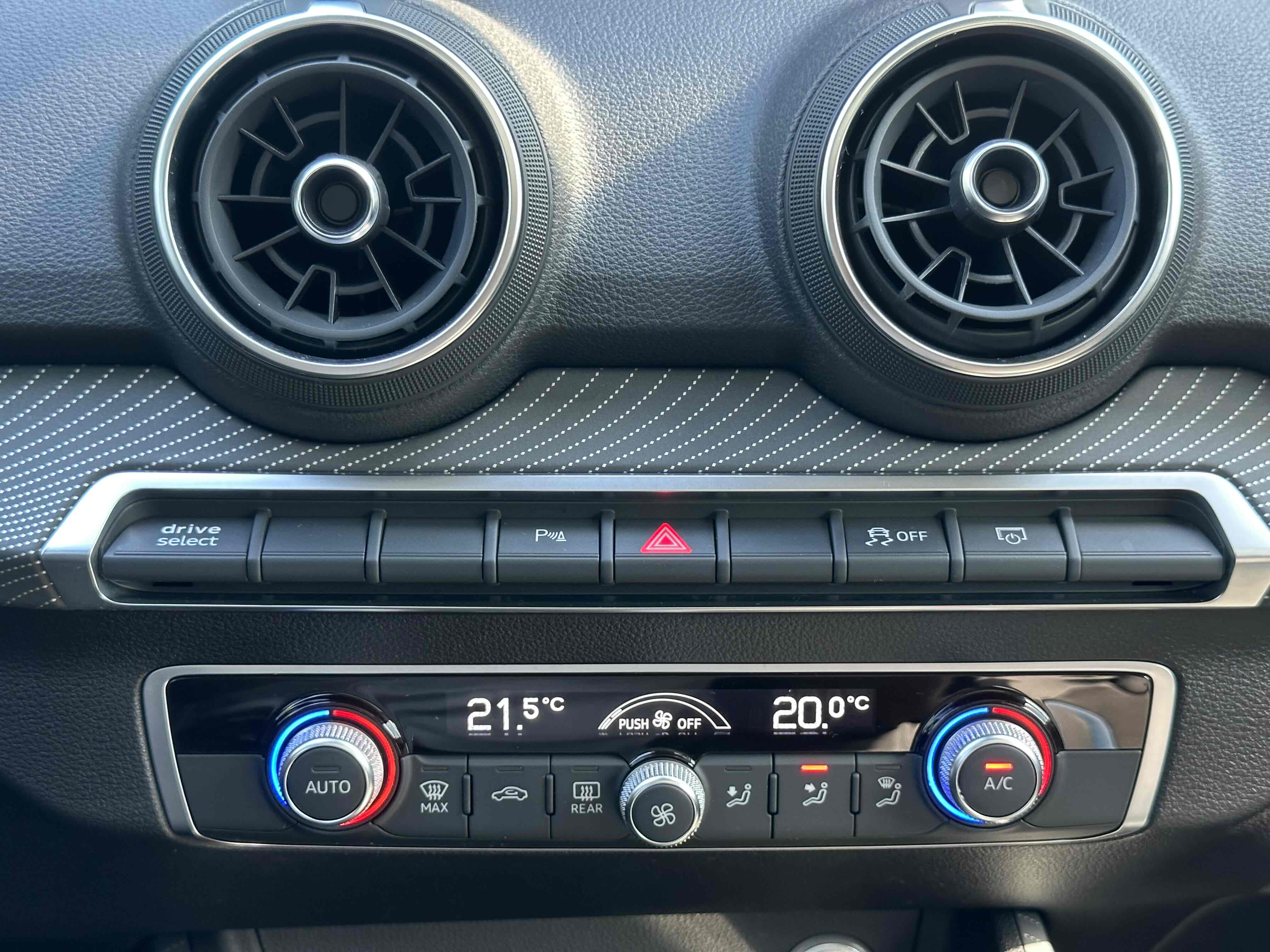 Audi Q2L e-tron 2021 #18 Audi Q2L e-tron 2021 imagen de coche #18