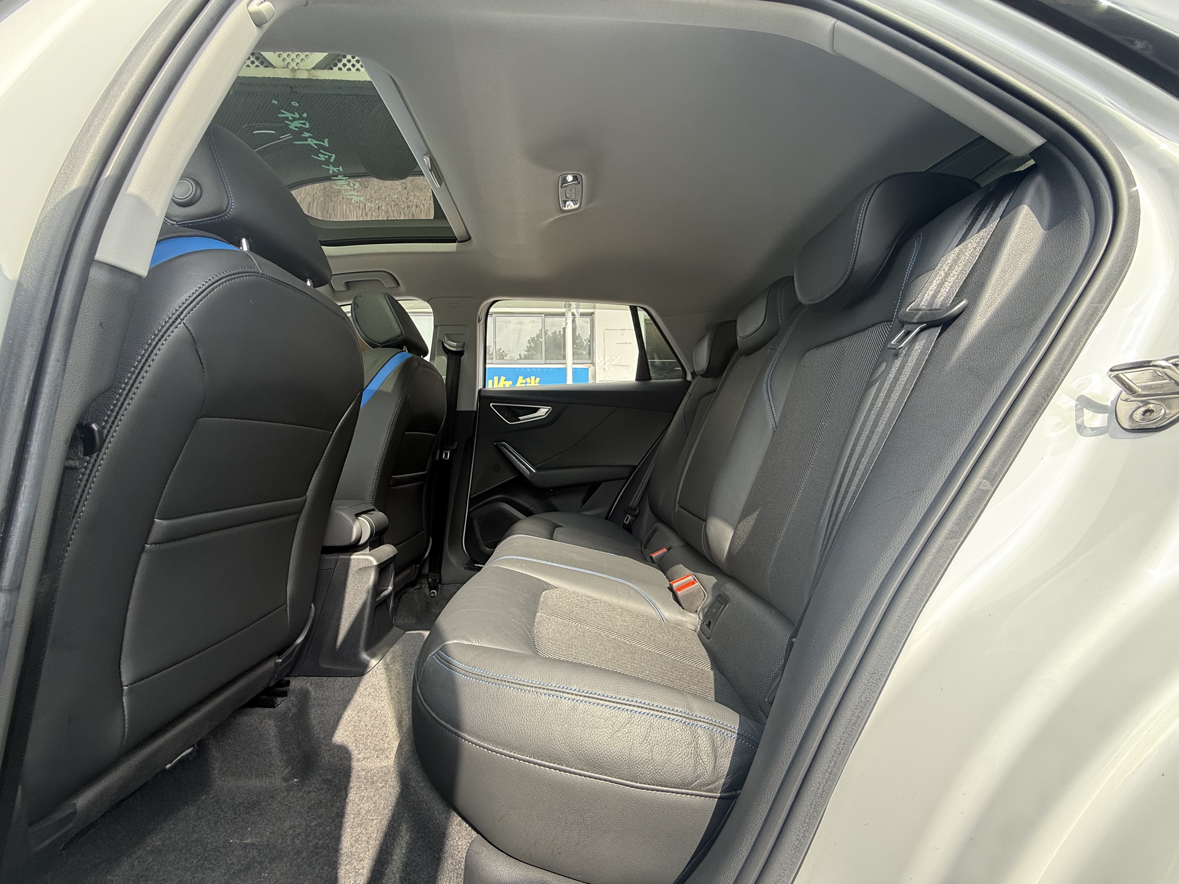 Q2L e-tron 2021 car image #18