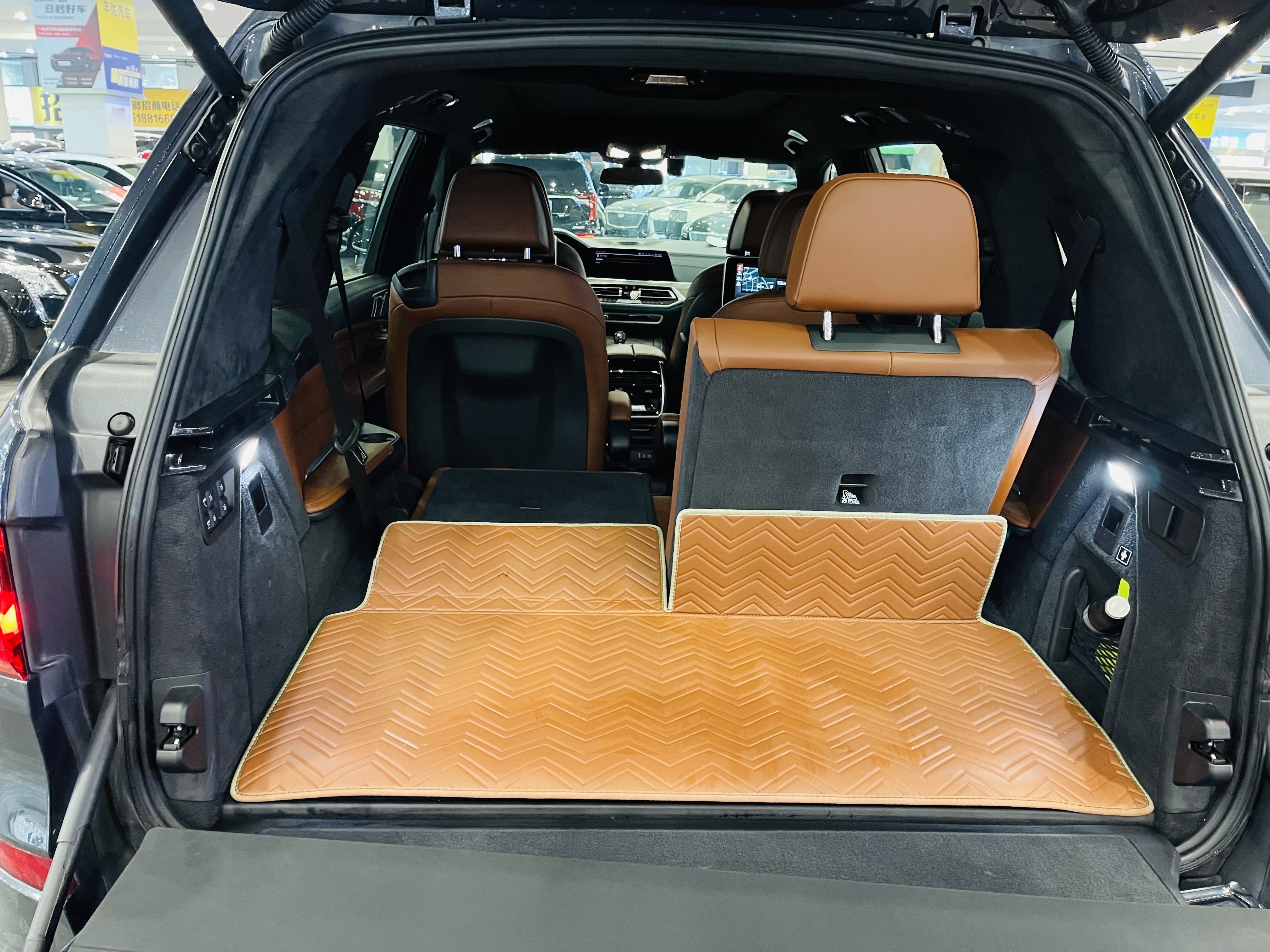 BMW X7 2020 car image #18