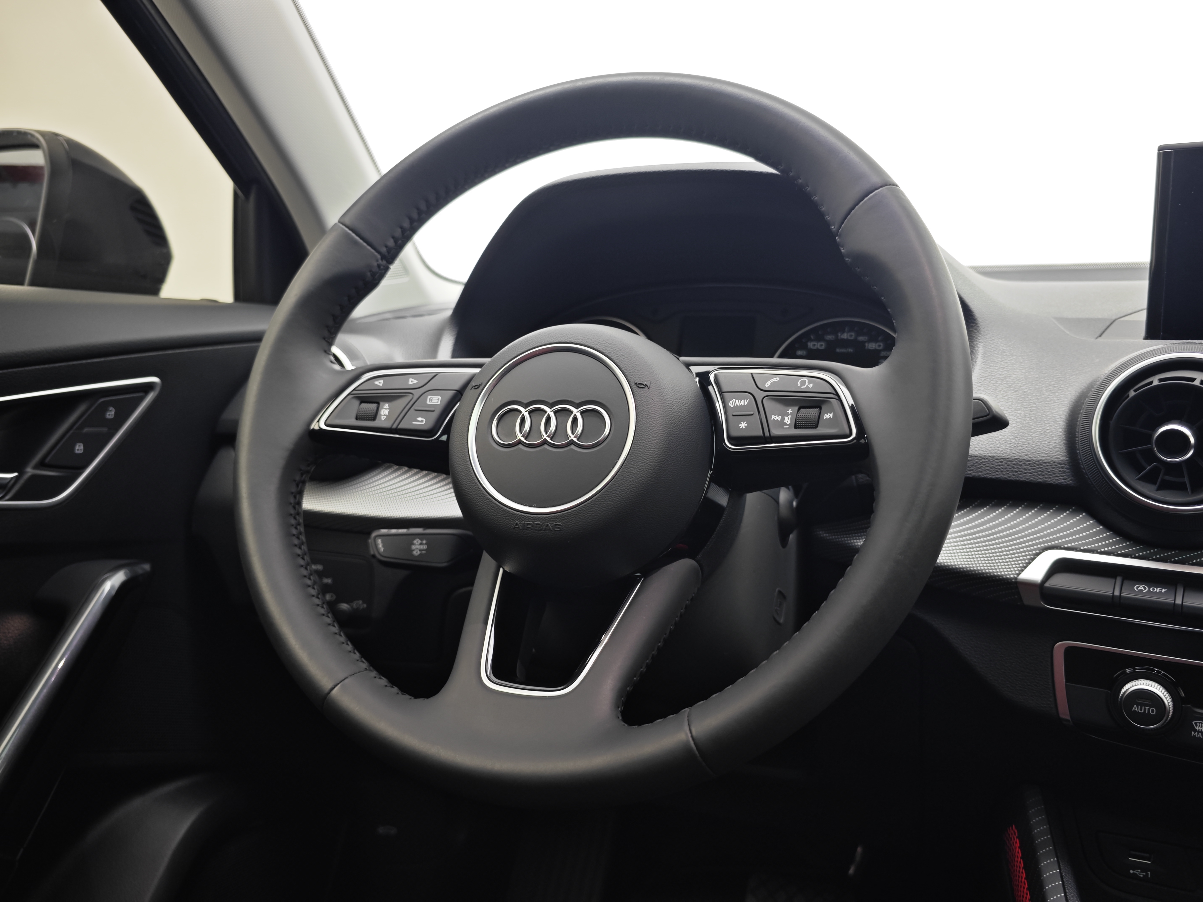 Q2L 2020 car image #18