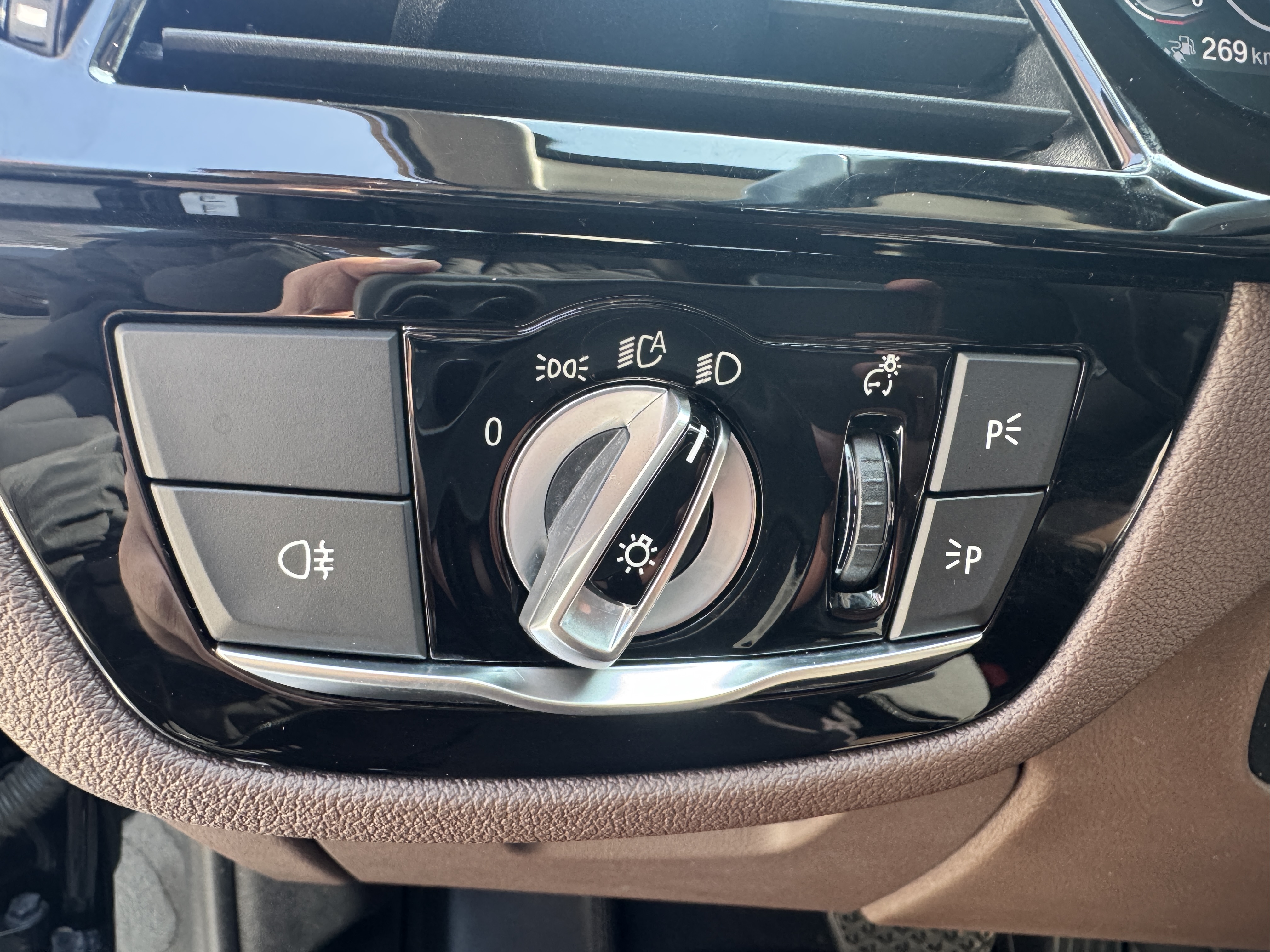 BMW 5 Series New Energy 2020 car image #18