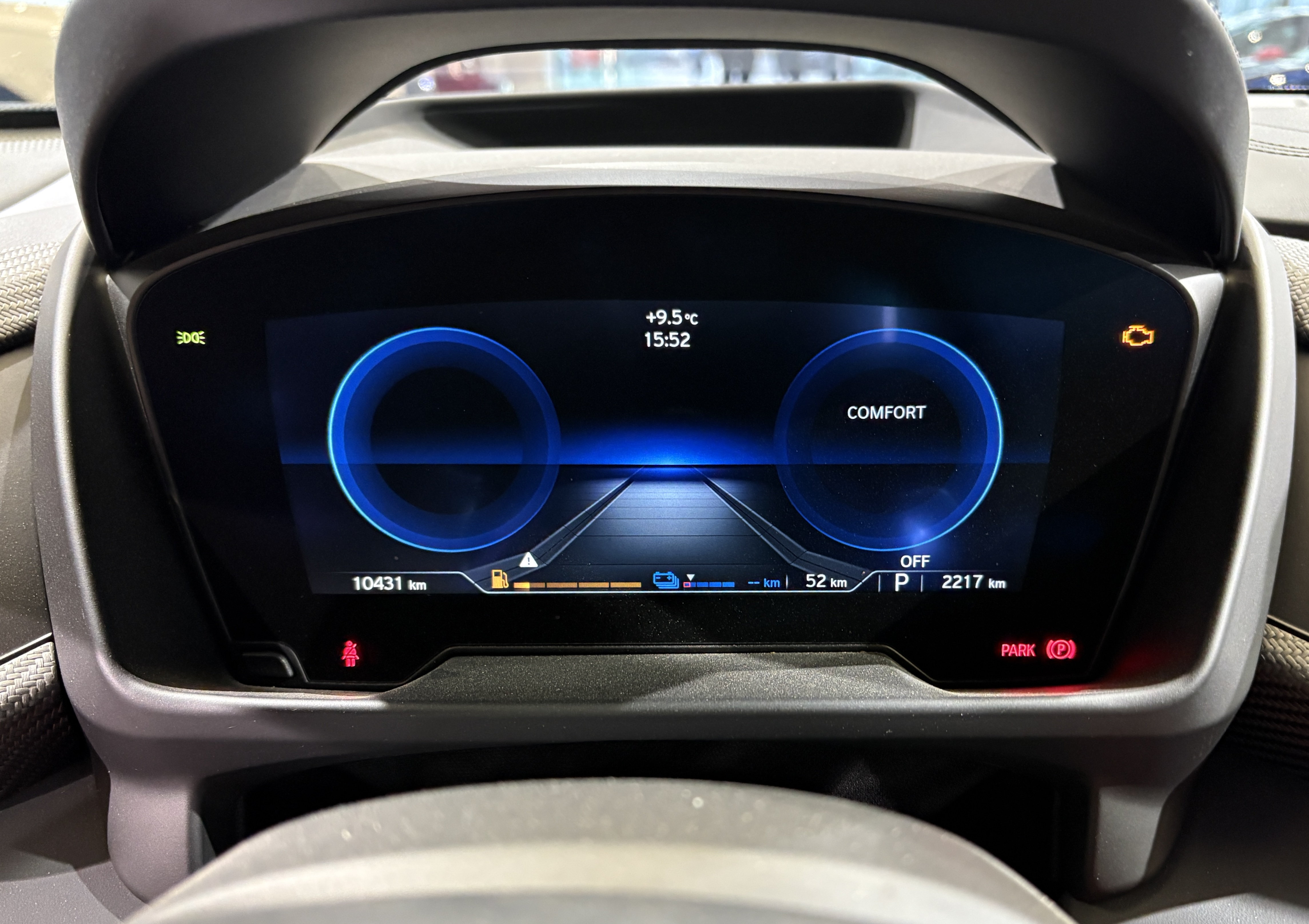 BMW i8 2020 car image #18