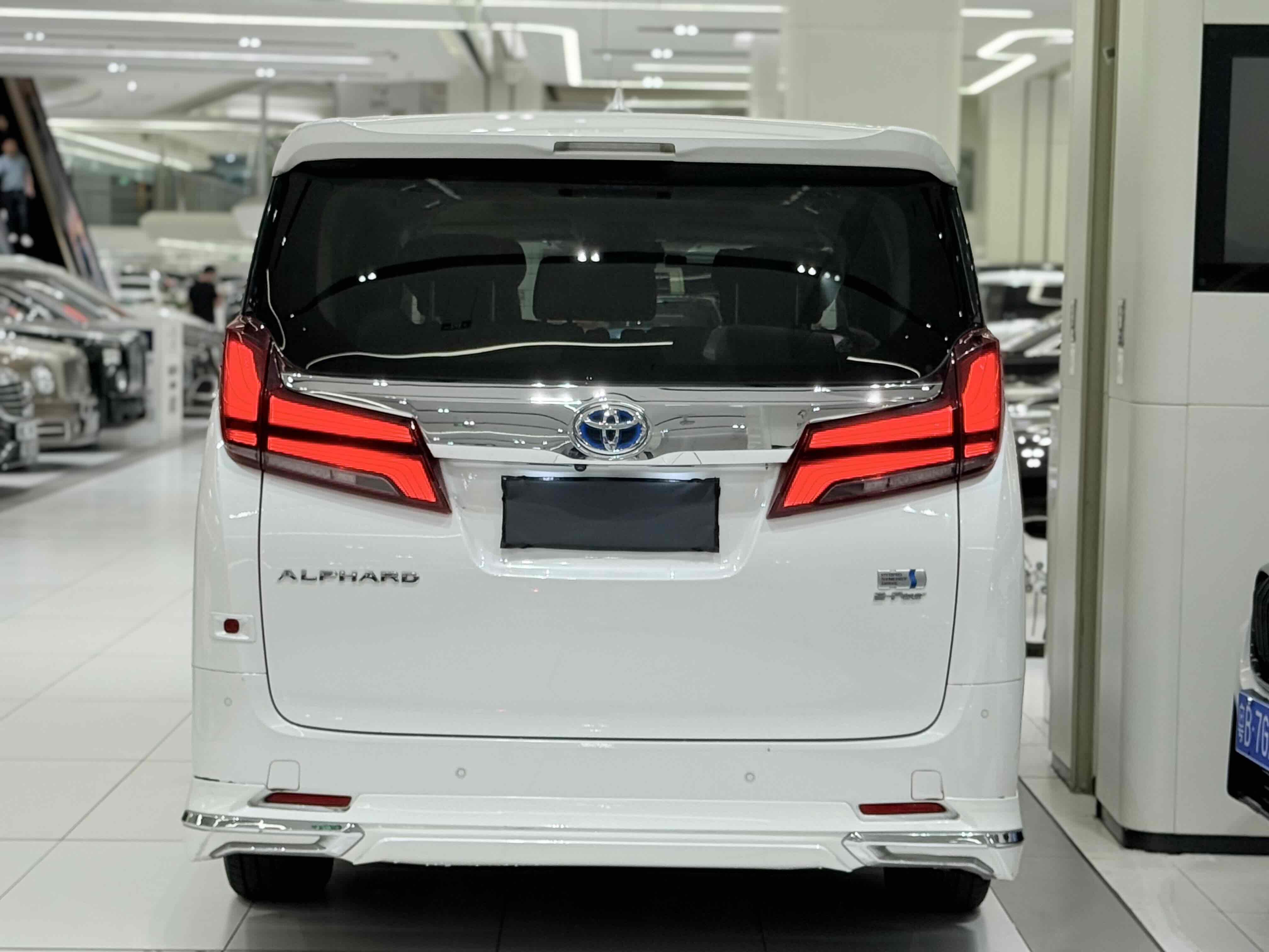 Toyota Alphard 2020 car image #18