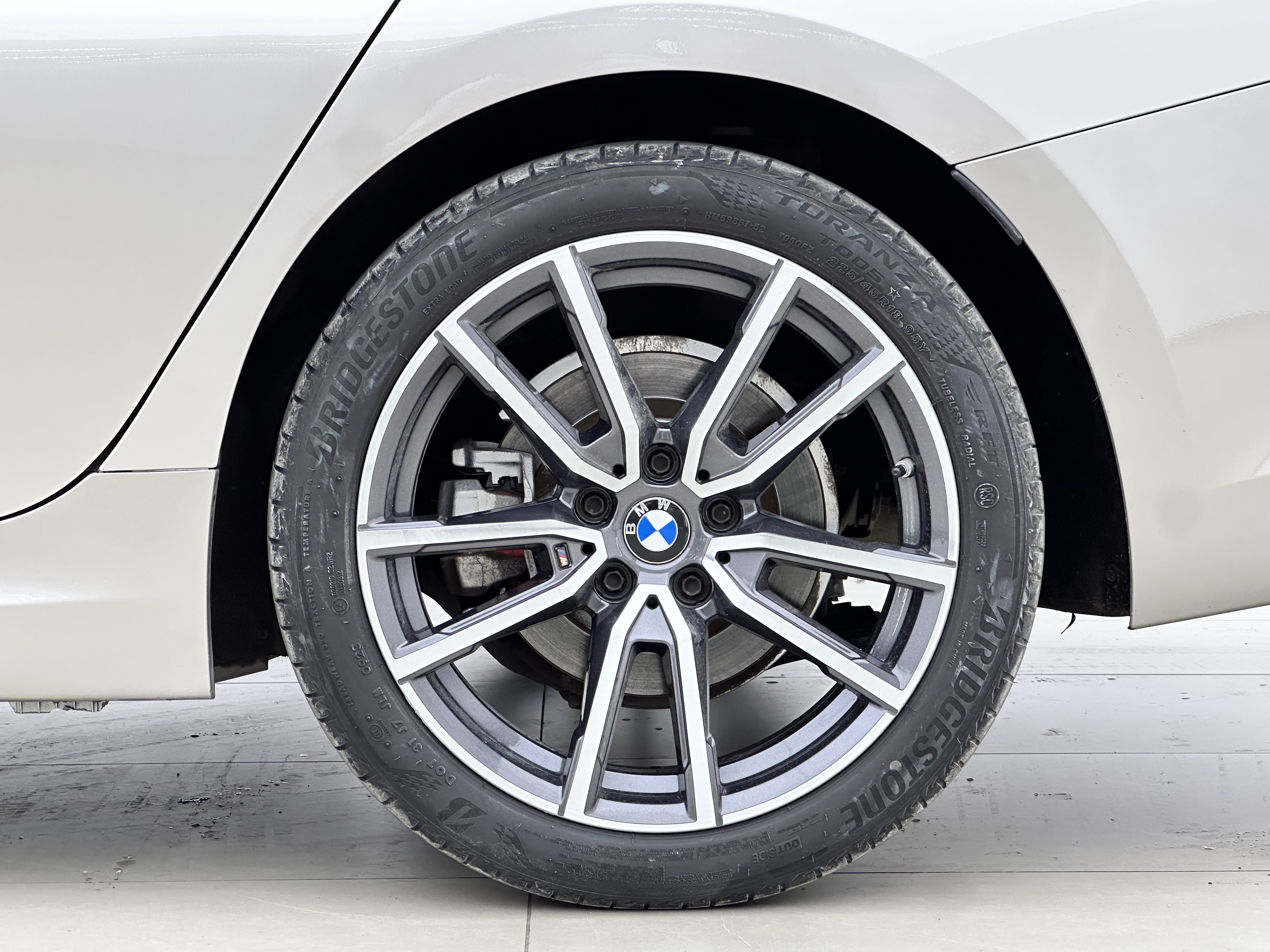 BMW 3 Series 2020 car image #18