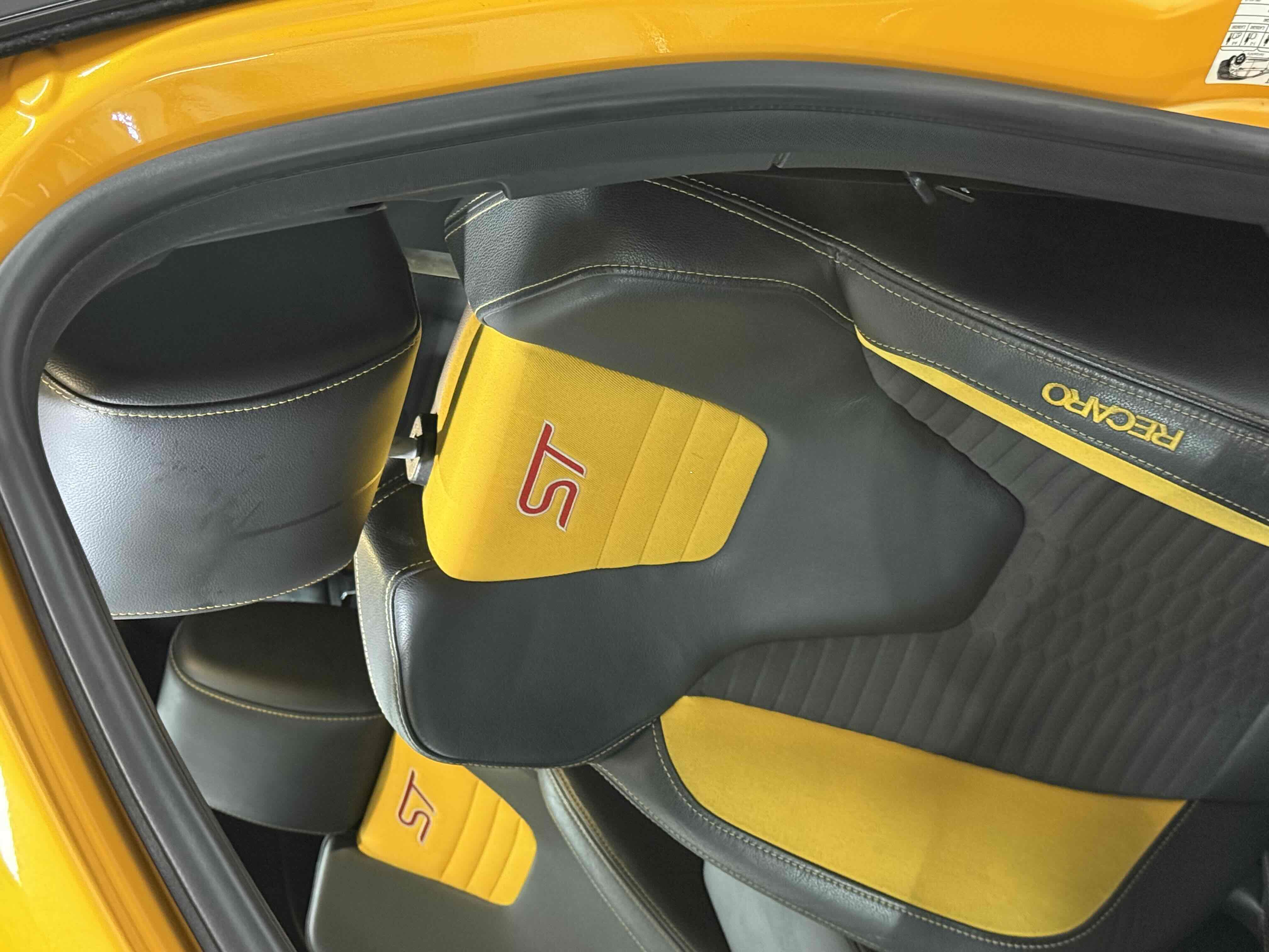 Ford Focus (Imported) 2013 صورة سيارة #18