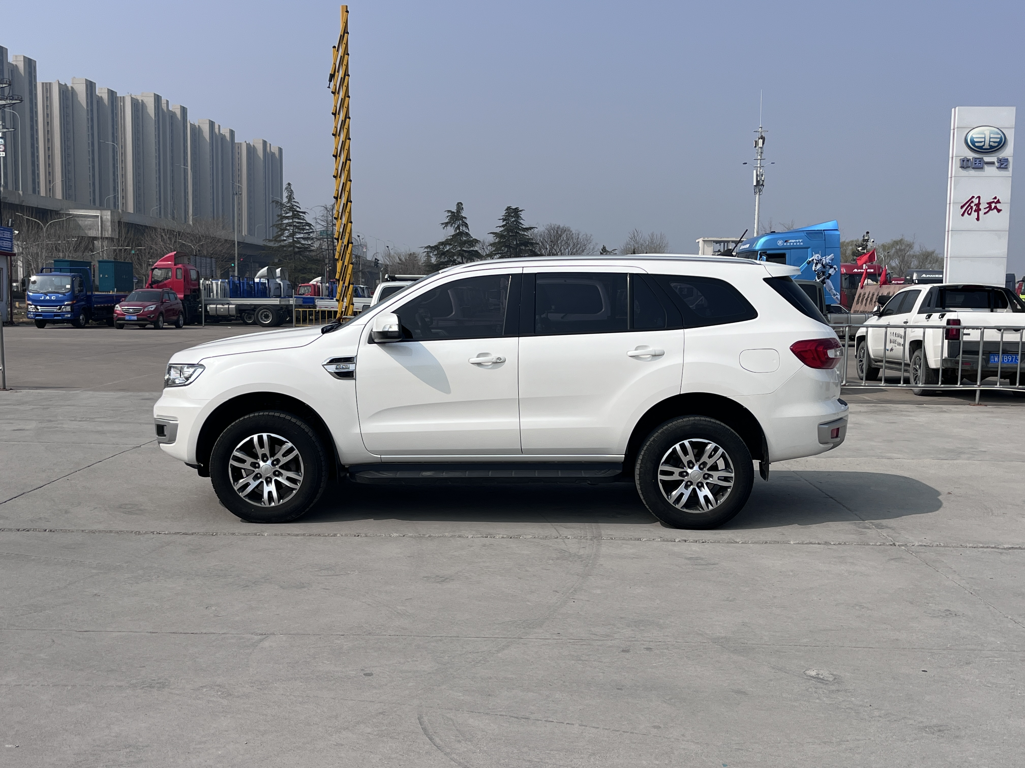 Ford Everest 2021 صورة سيارة #18