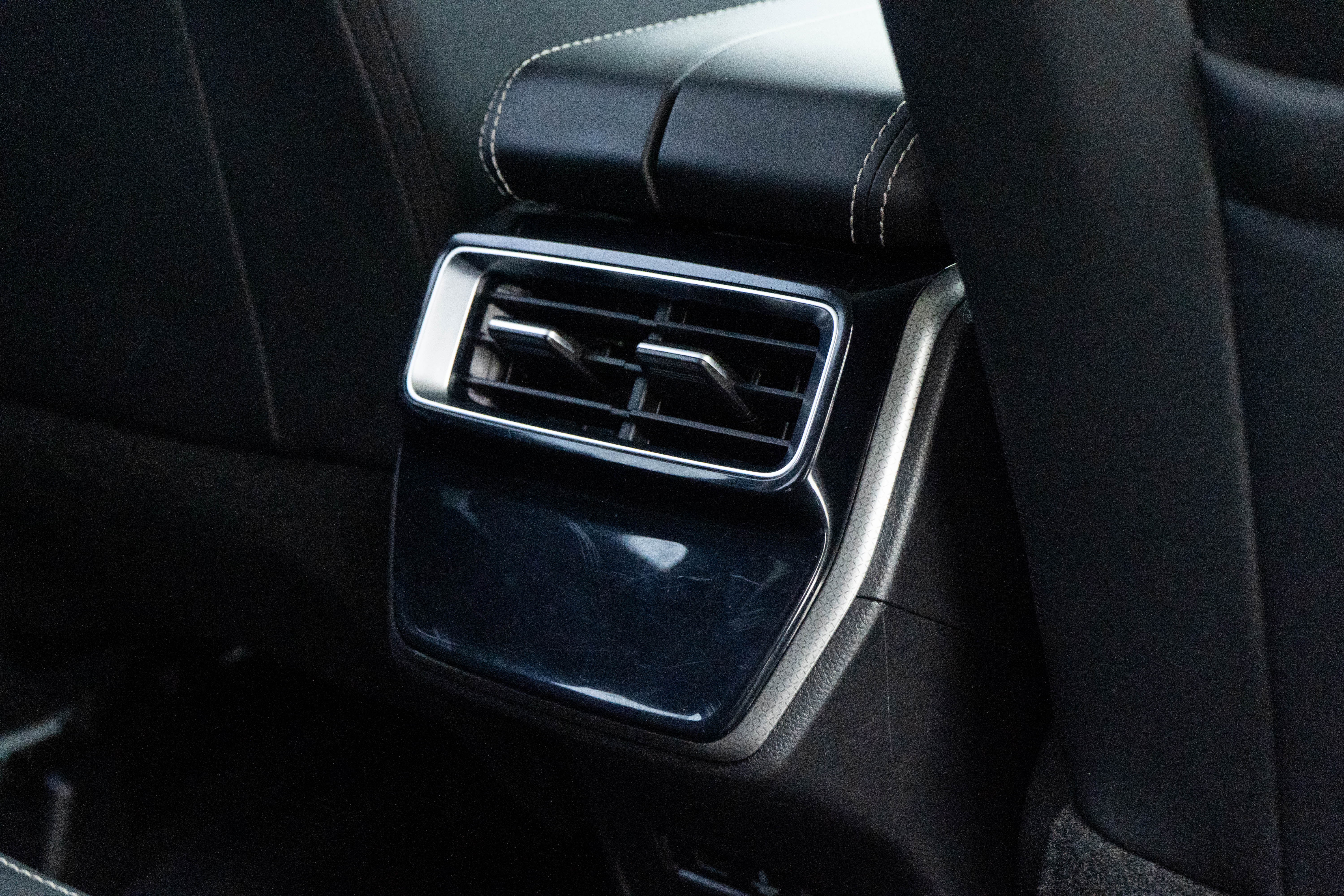 GEELY Okavango 2021 car image #18