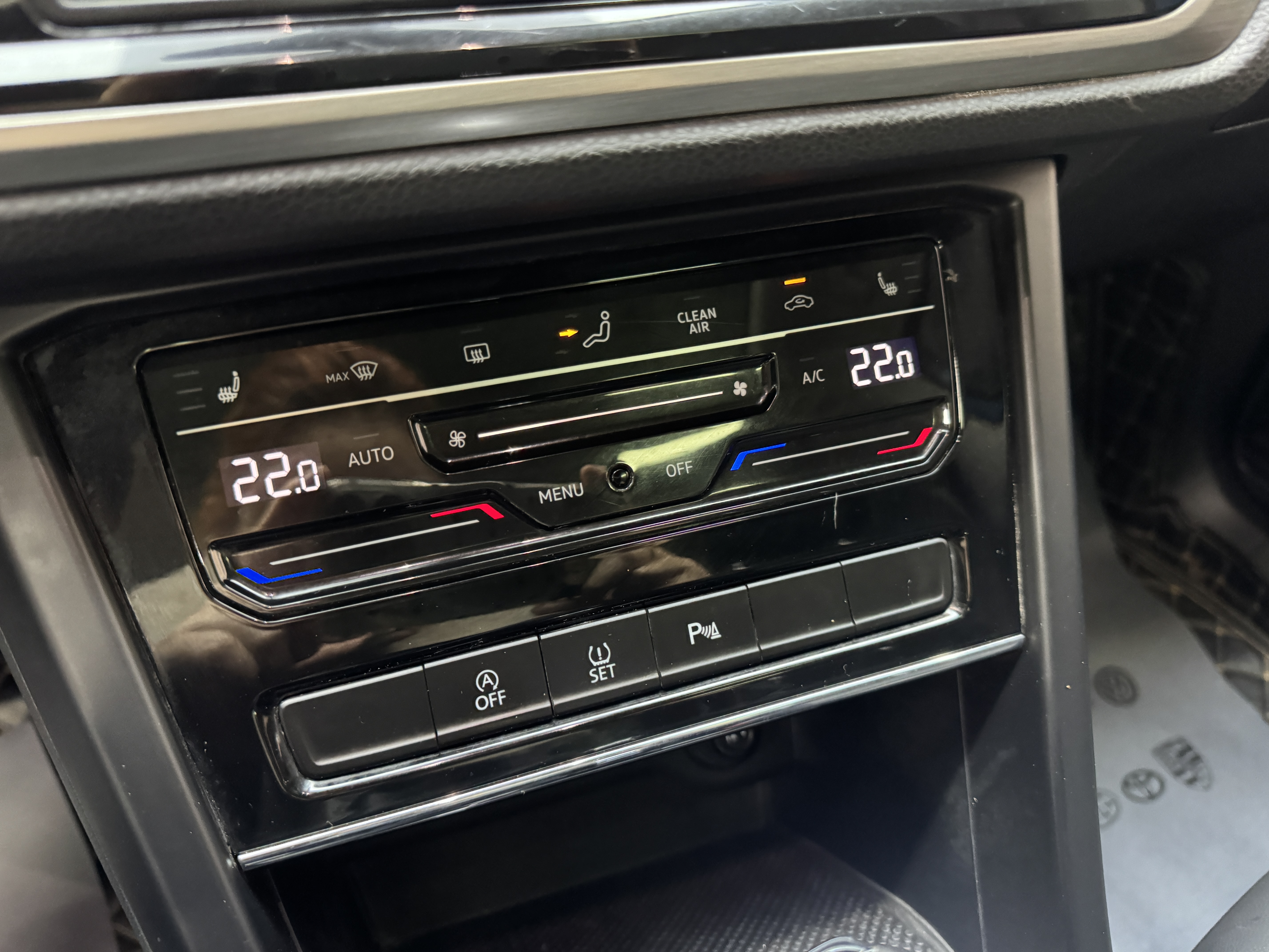 Volkswagen Touran 2021 car image #18