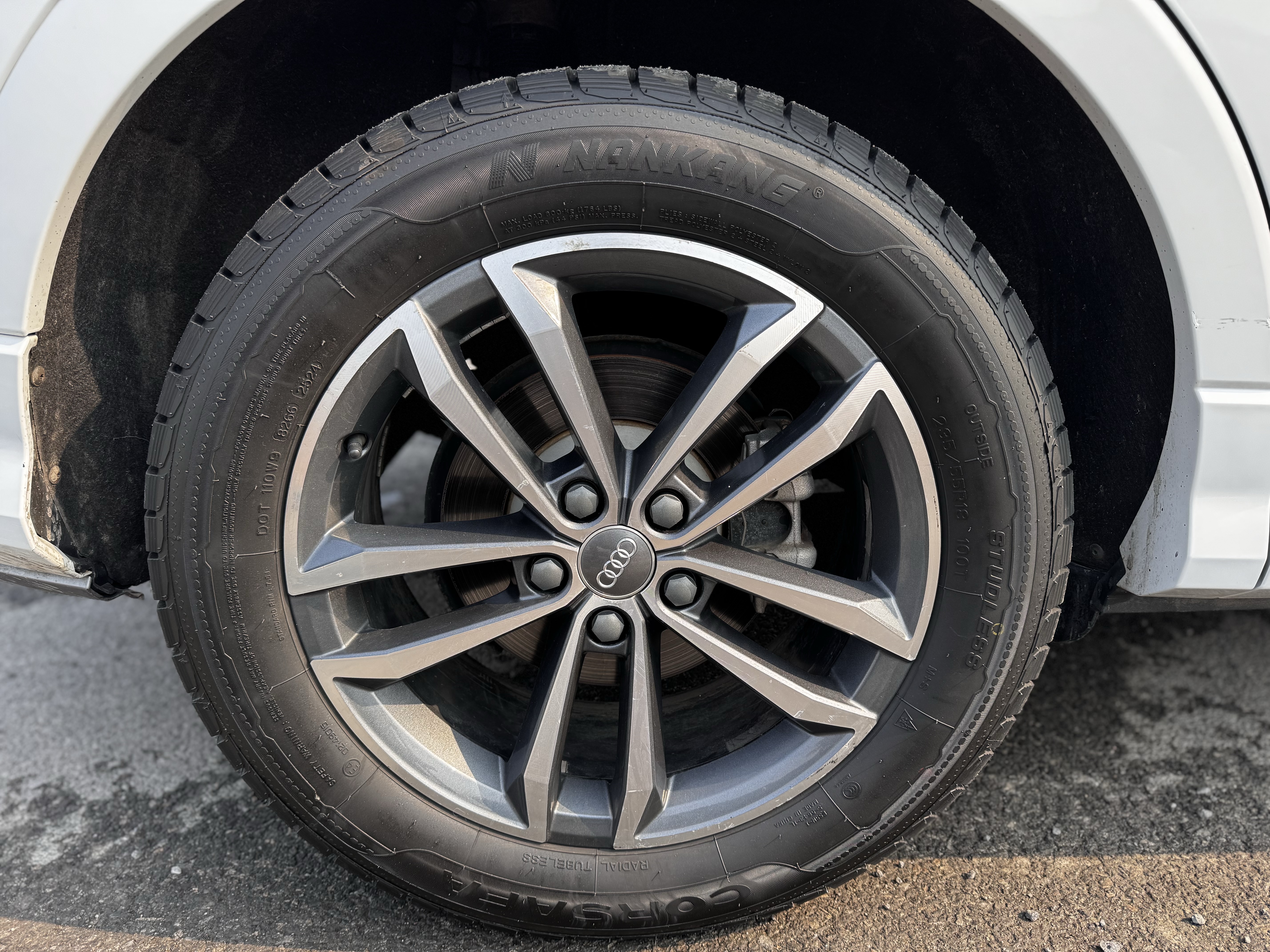 Audi Q3 2021 car image #18