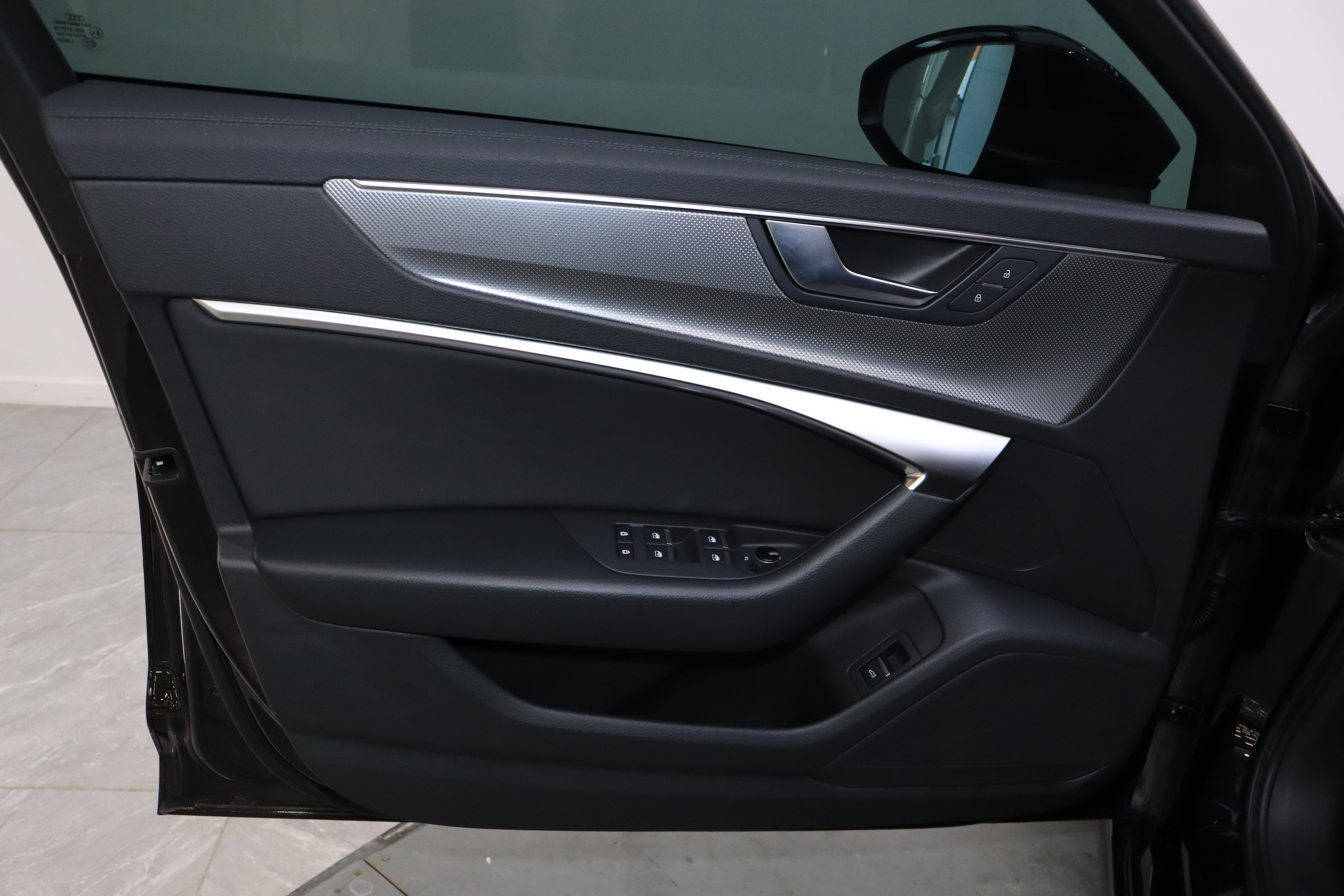2021 car image #18