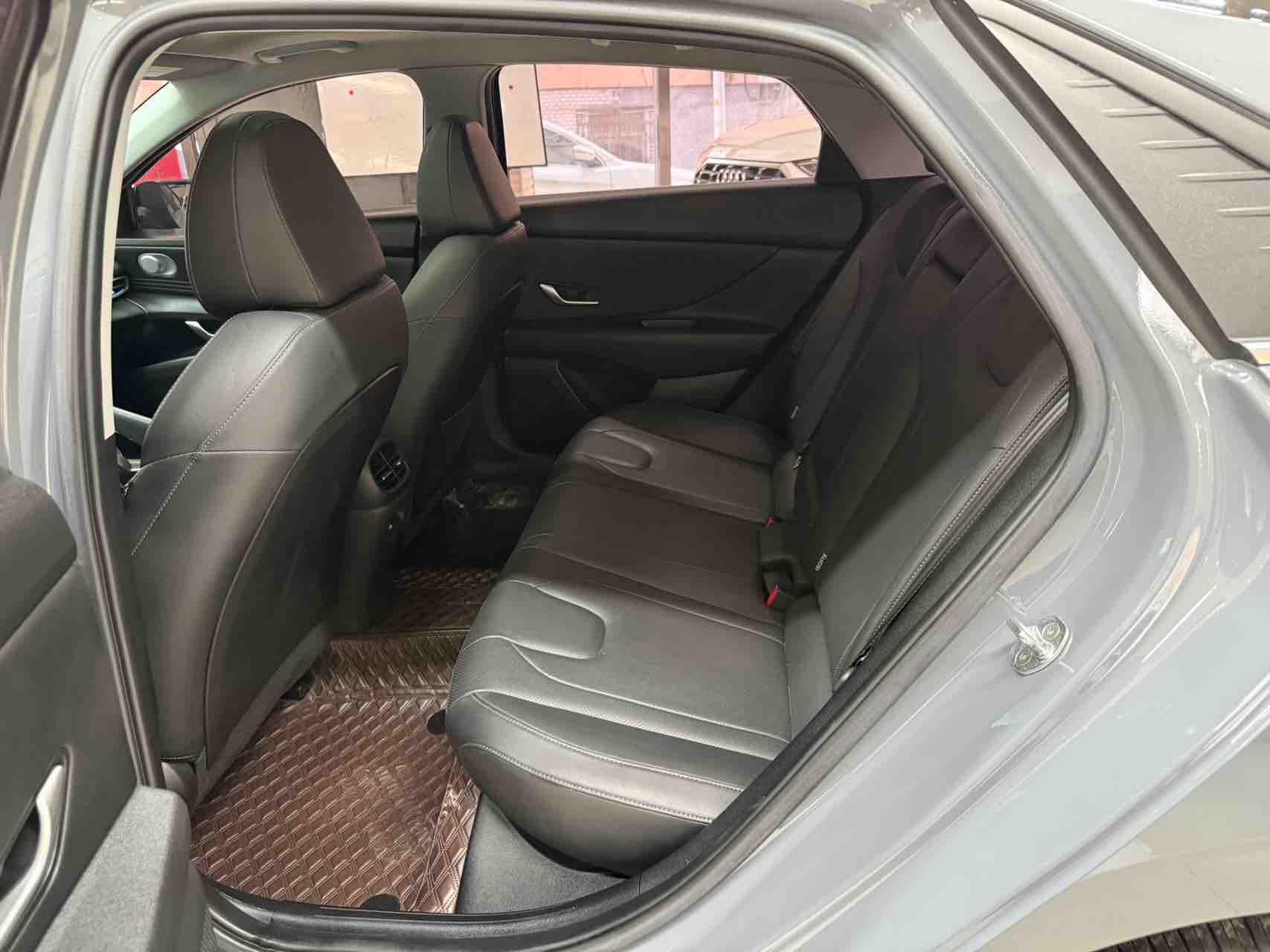 Hyundai Elantra 2021 immagine di auto #18