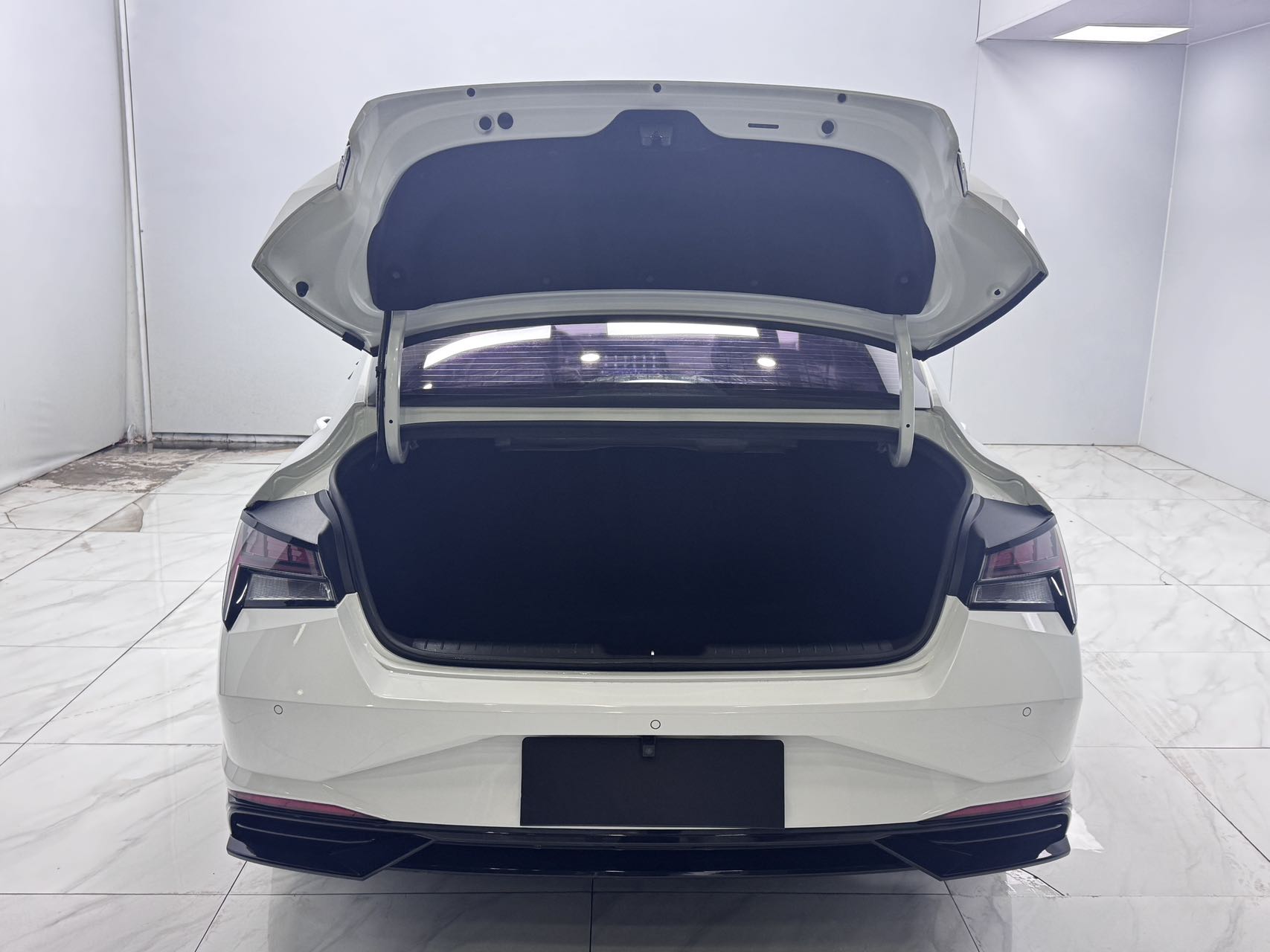 Hyundai Elantra 2021 immagine di auto #18