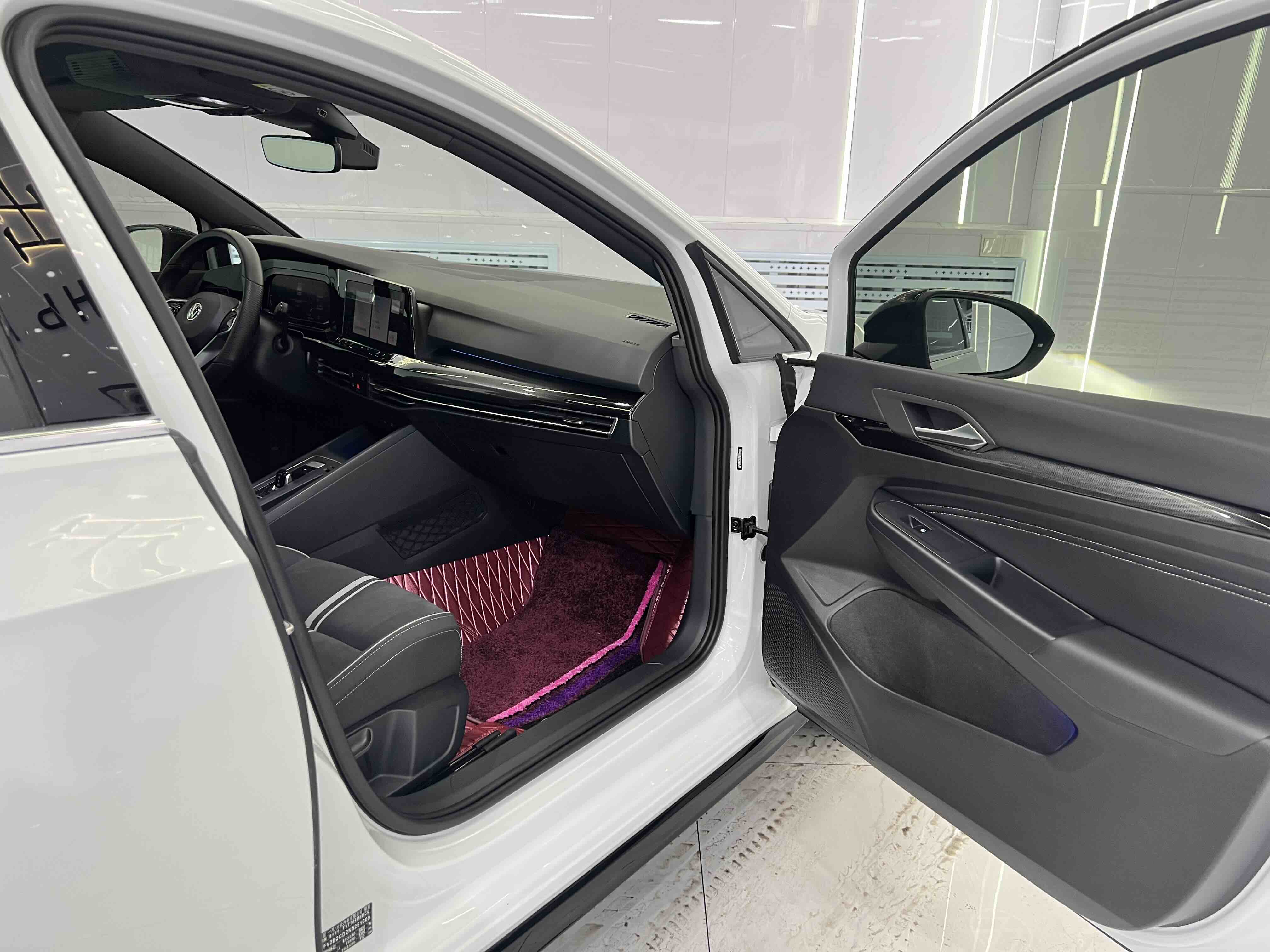 Volkswagen Golf 2022 car image #18