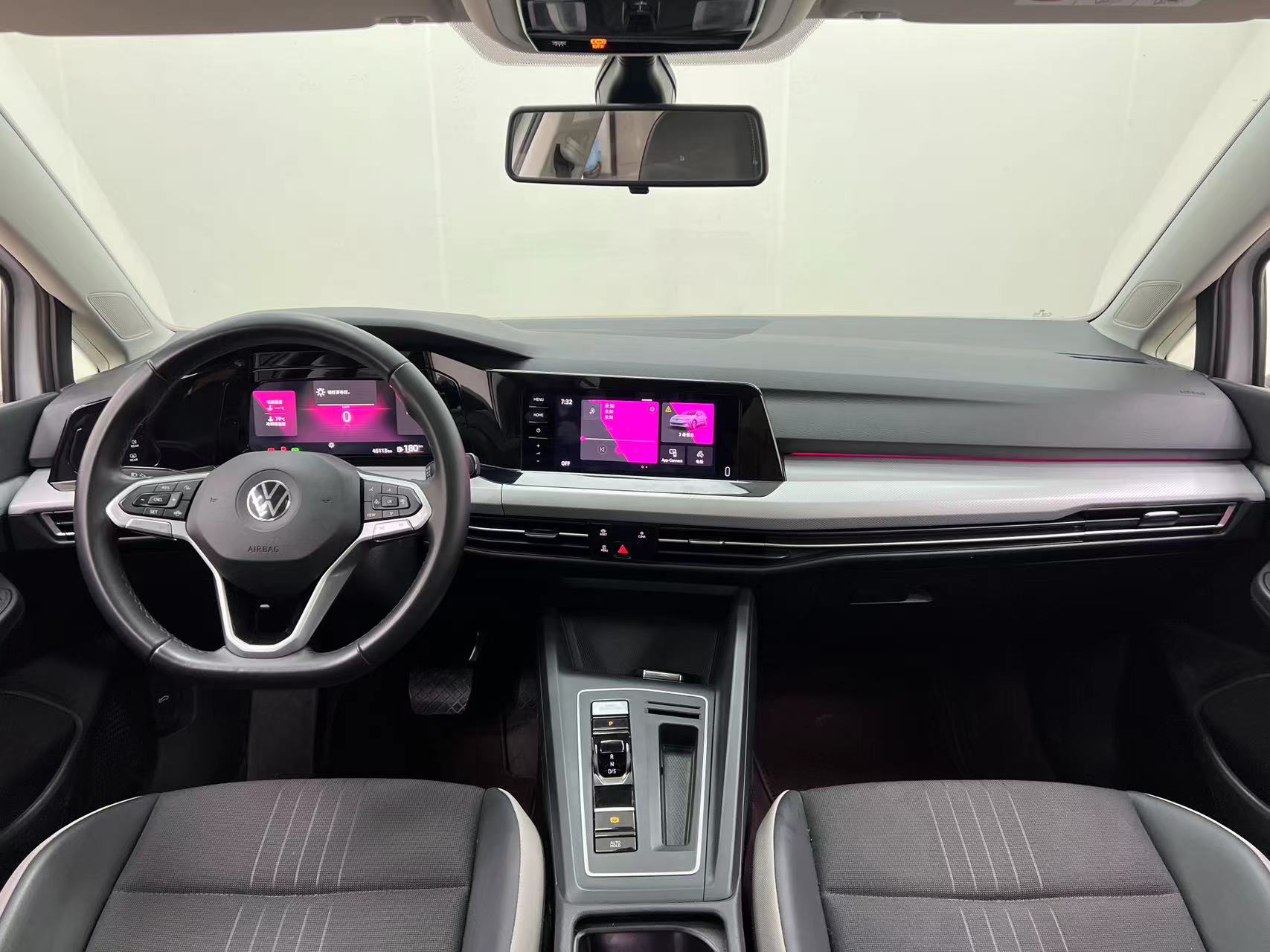Volkswagen Golf 2022 car image #18