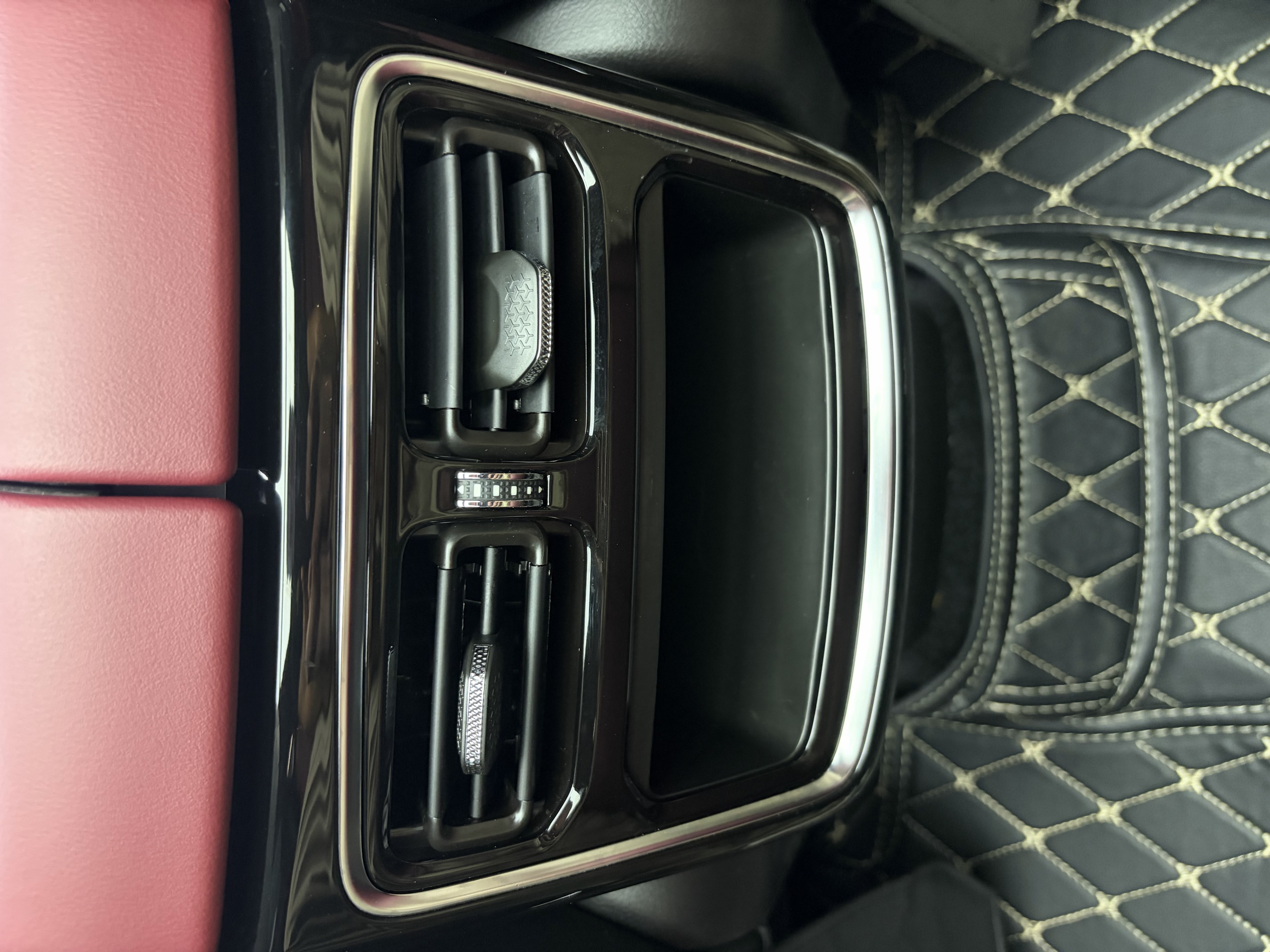 X70 PLUS 2022 car image #18